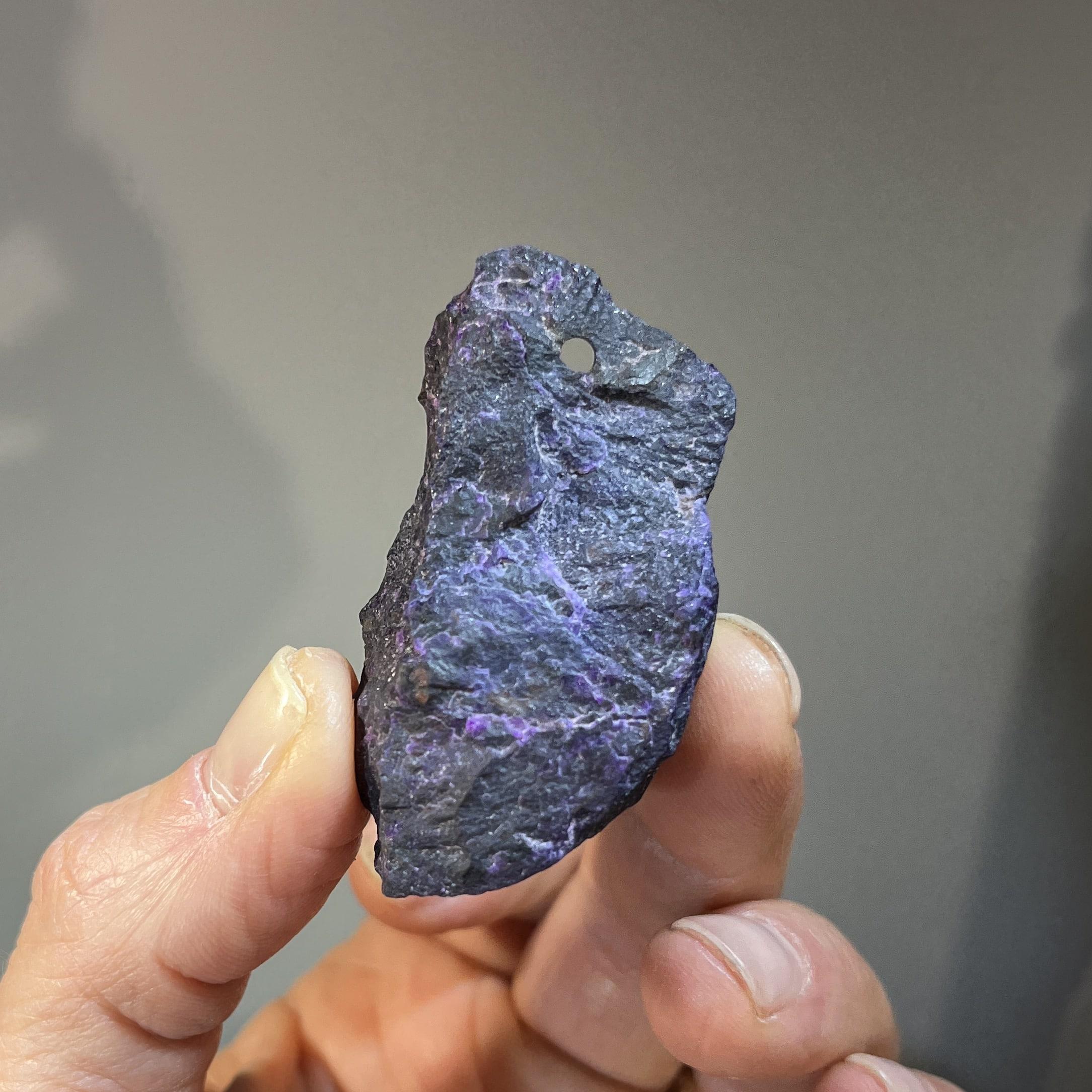 Sugilite (pendant for necklace) rough 'purple mtn' (32.2gr) healing crystal - Image 2