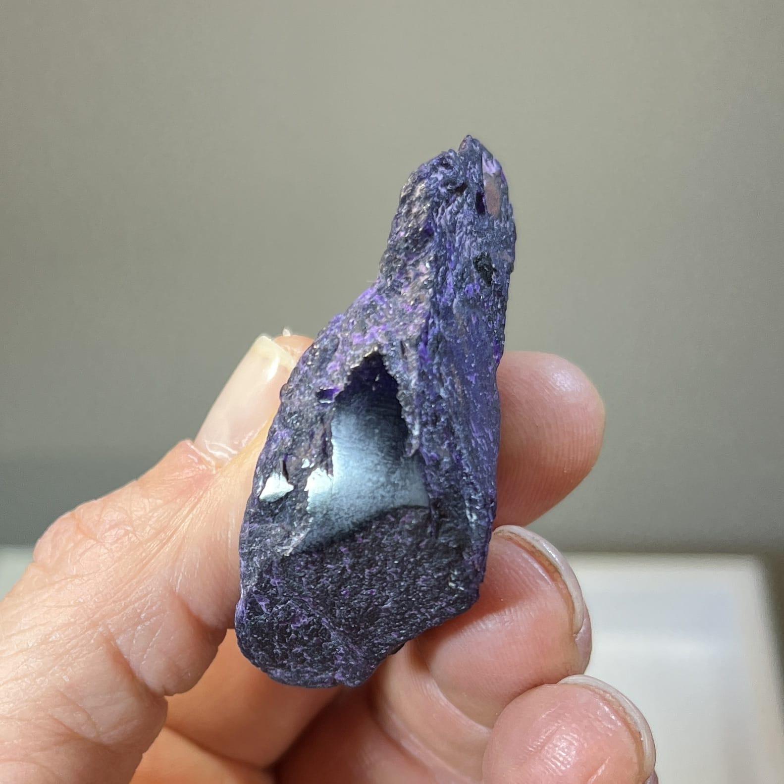 Sugilite (pendant for necklace) rough 'purple mtn' (32.2gr) healing crystal - Image 3