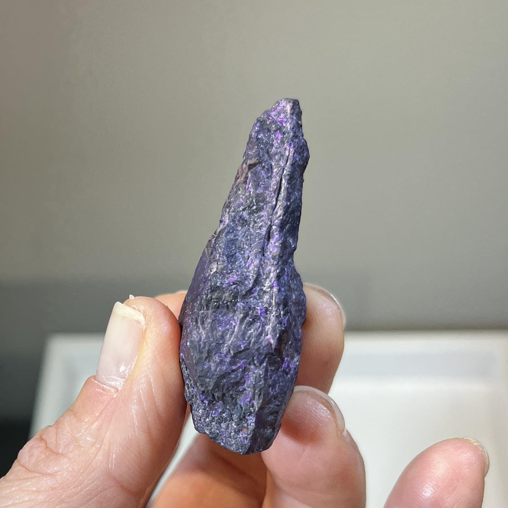Sugilite (pendant for necklace) rough 'purple mtn' (32.2gr) healing crystal - Image 5