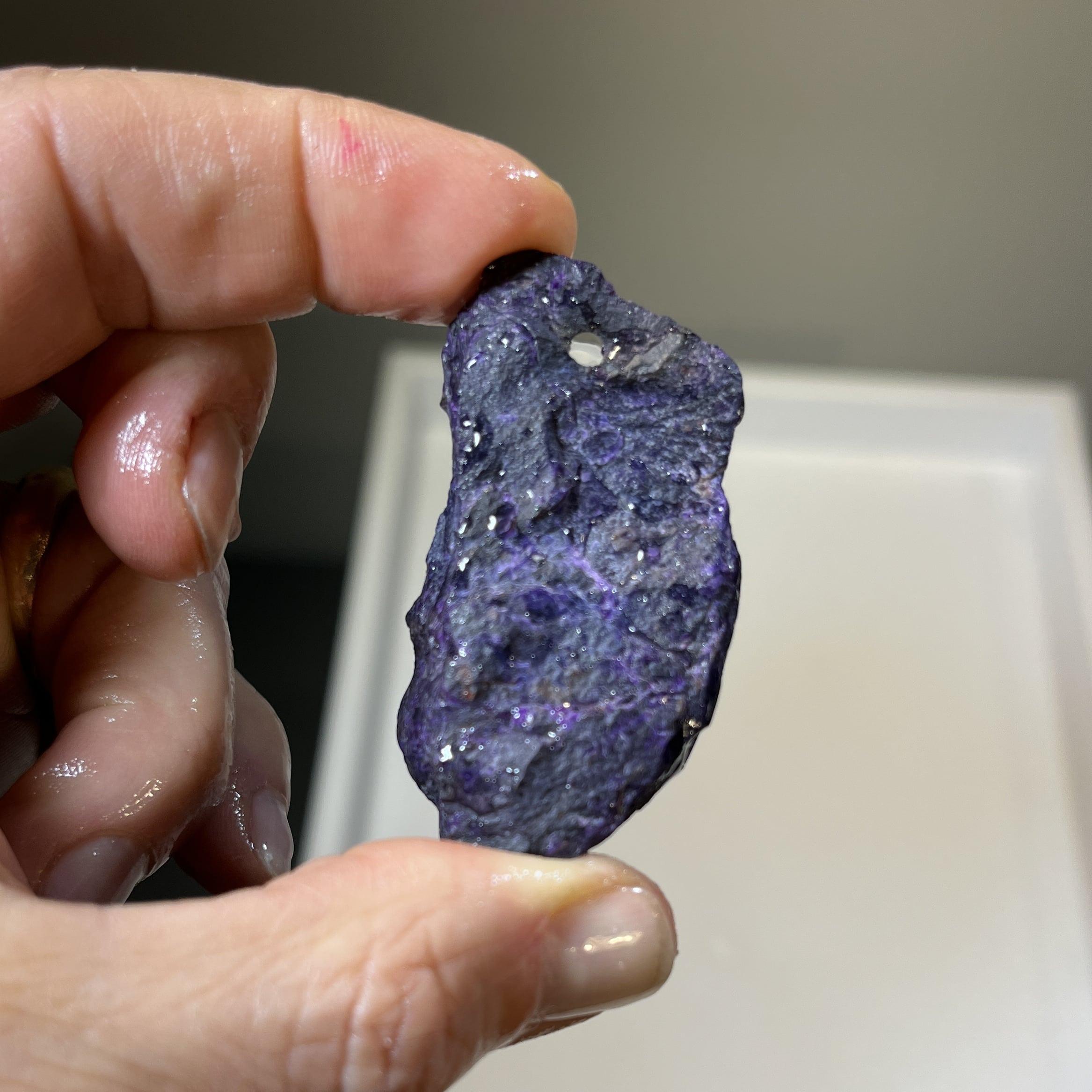 Sugilite (pendant for necklace) rough 'purple mtn' (32.2gr) healing crystal - Image 8