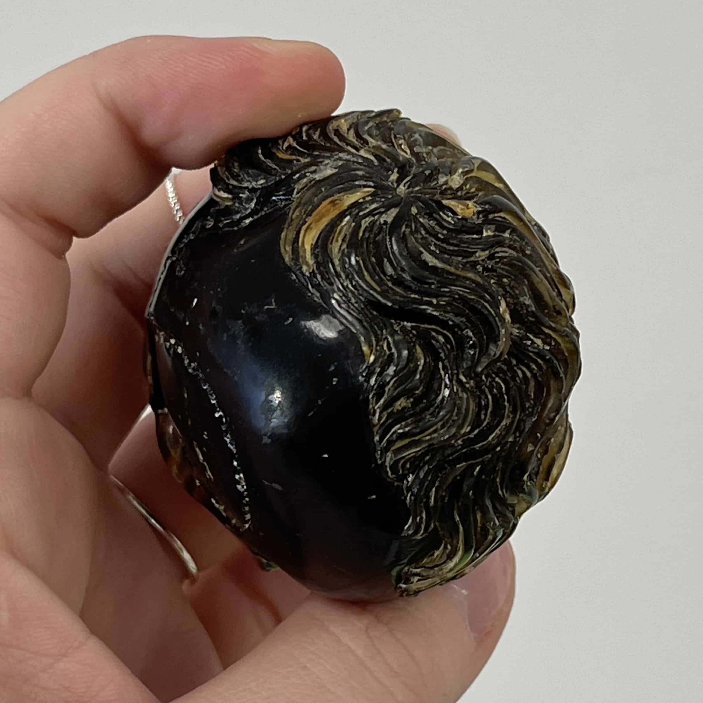 Amber (carving) blue fluorescent 'child skull within' healing crystal - Image 3