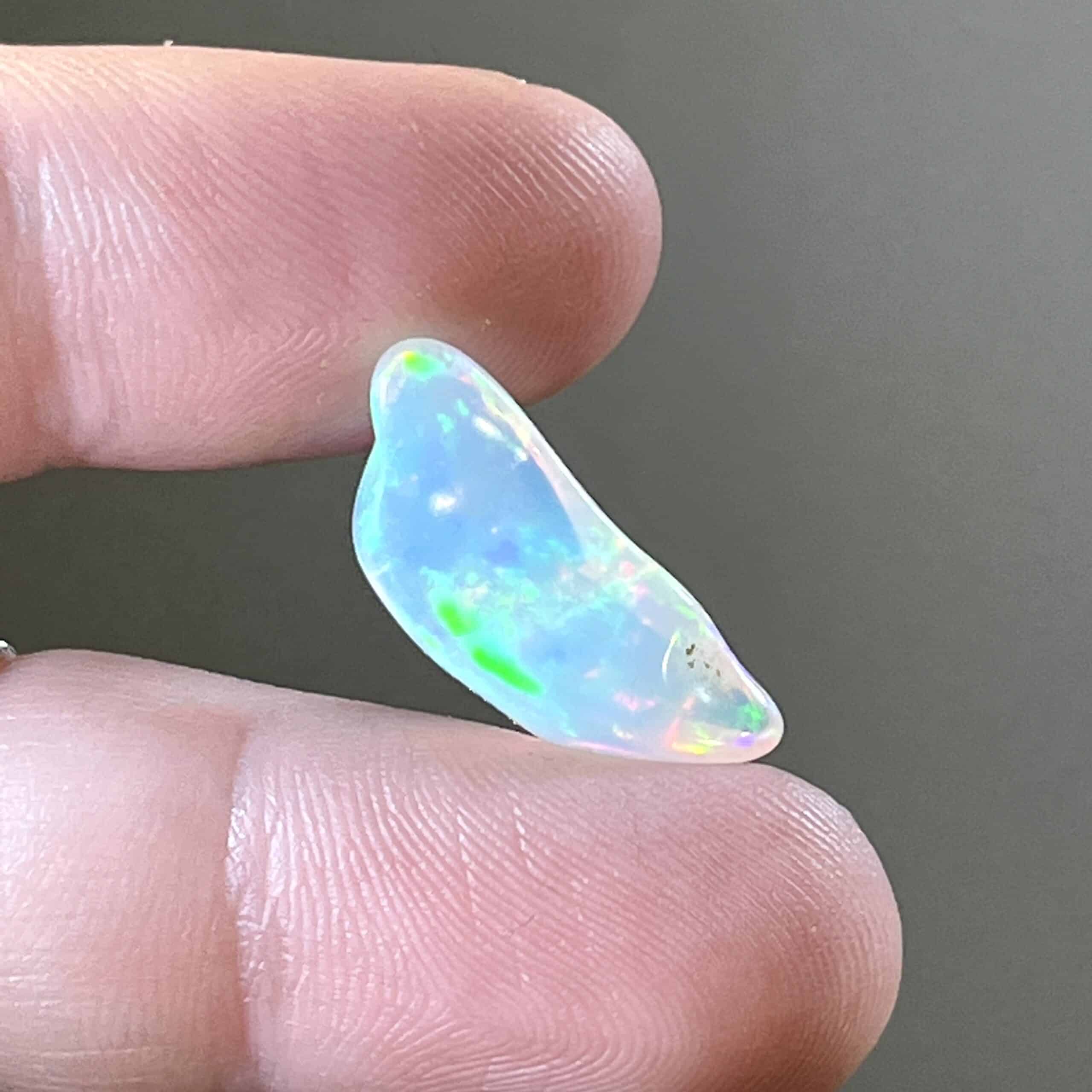 Opal (Ethiopian) tumble - red green yellow flash (5.5ct) - healing crystal - Image 3