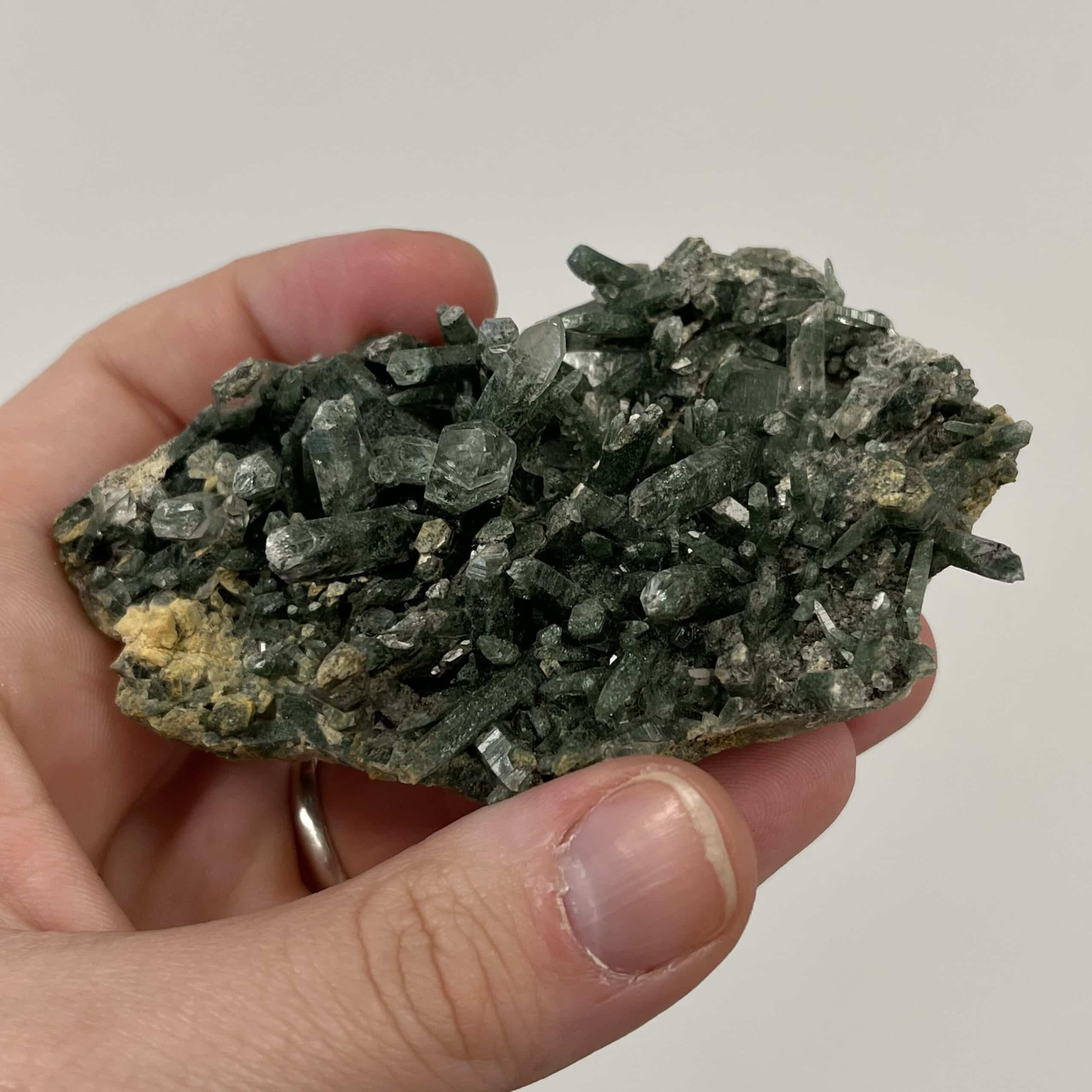 Quartz (Chlorite) cluster, rare uniform color, healing crystal - Image 2