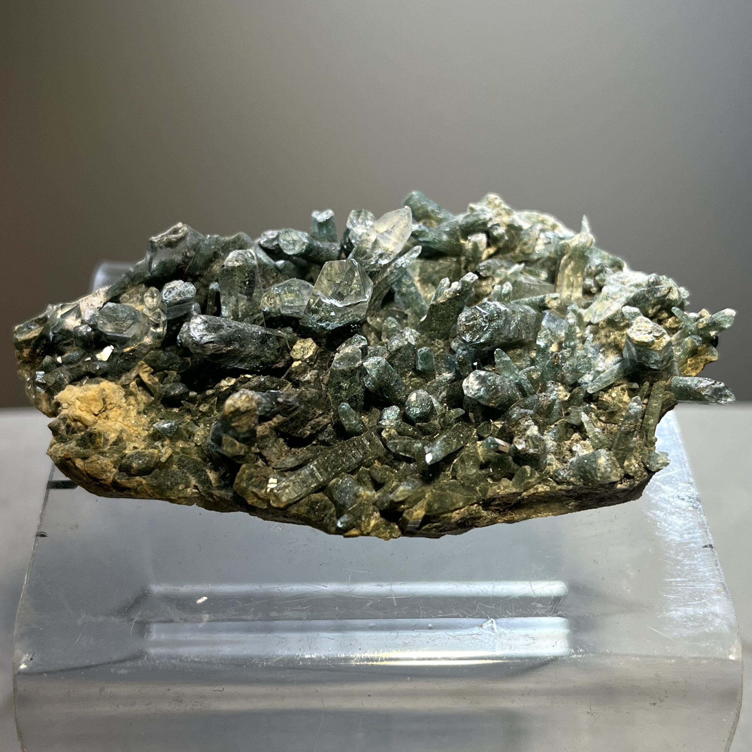 Quartz (Chlorite) cluster, rare uniform color, healing crystal - Image 5