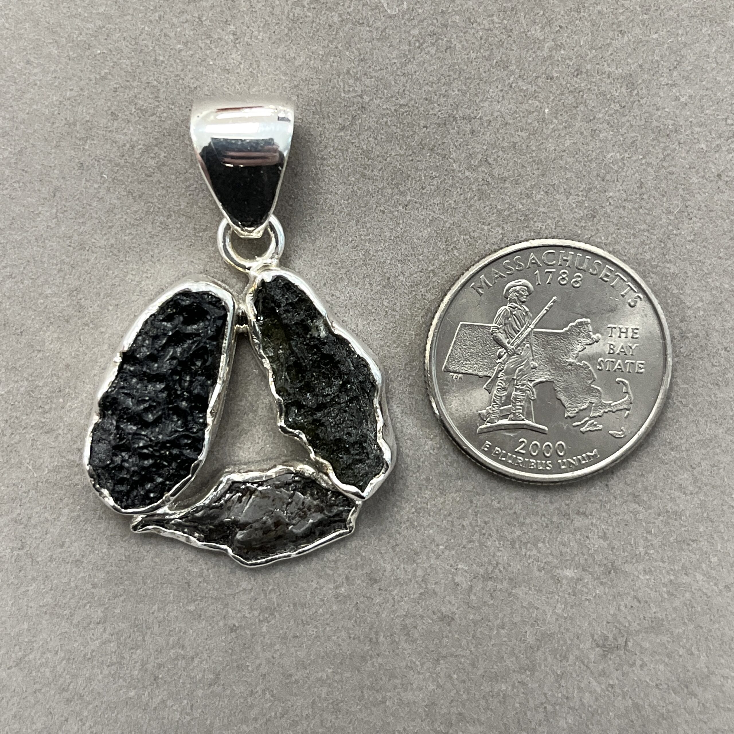 Moldavite pendant (rough) w Tektite & Meteorite (11.6gr) healing crystal - Image 3