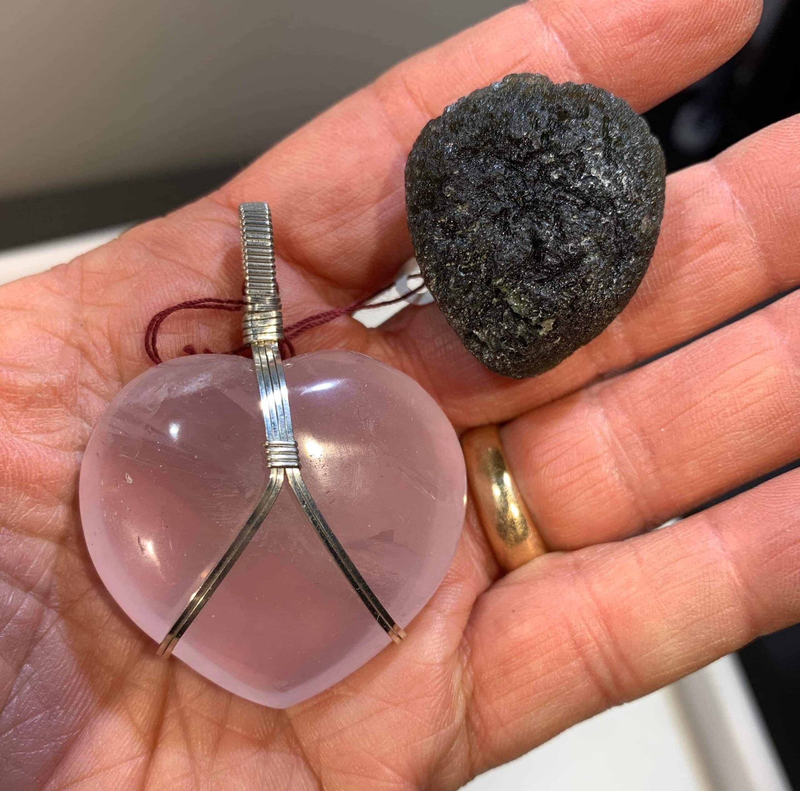 Moldavite carving (polished) large 'bubble Heart' (10.7gr) healing crystal - Image 3