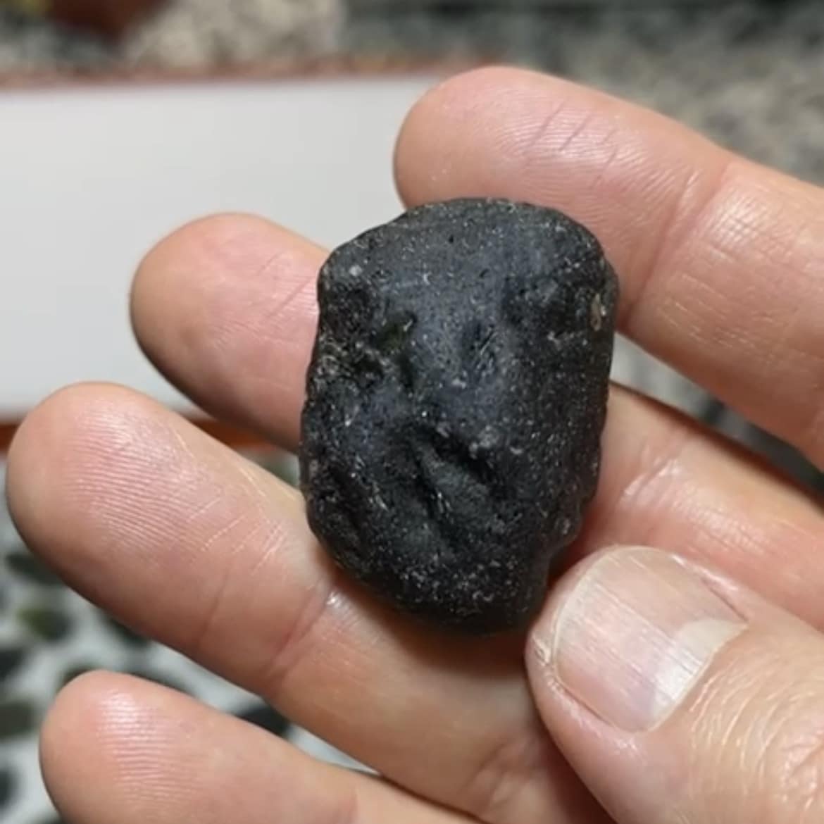 Moldavite carving (polished) 'Twin Hearts' w bubble (19gr) healing crystal - Image 14