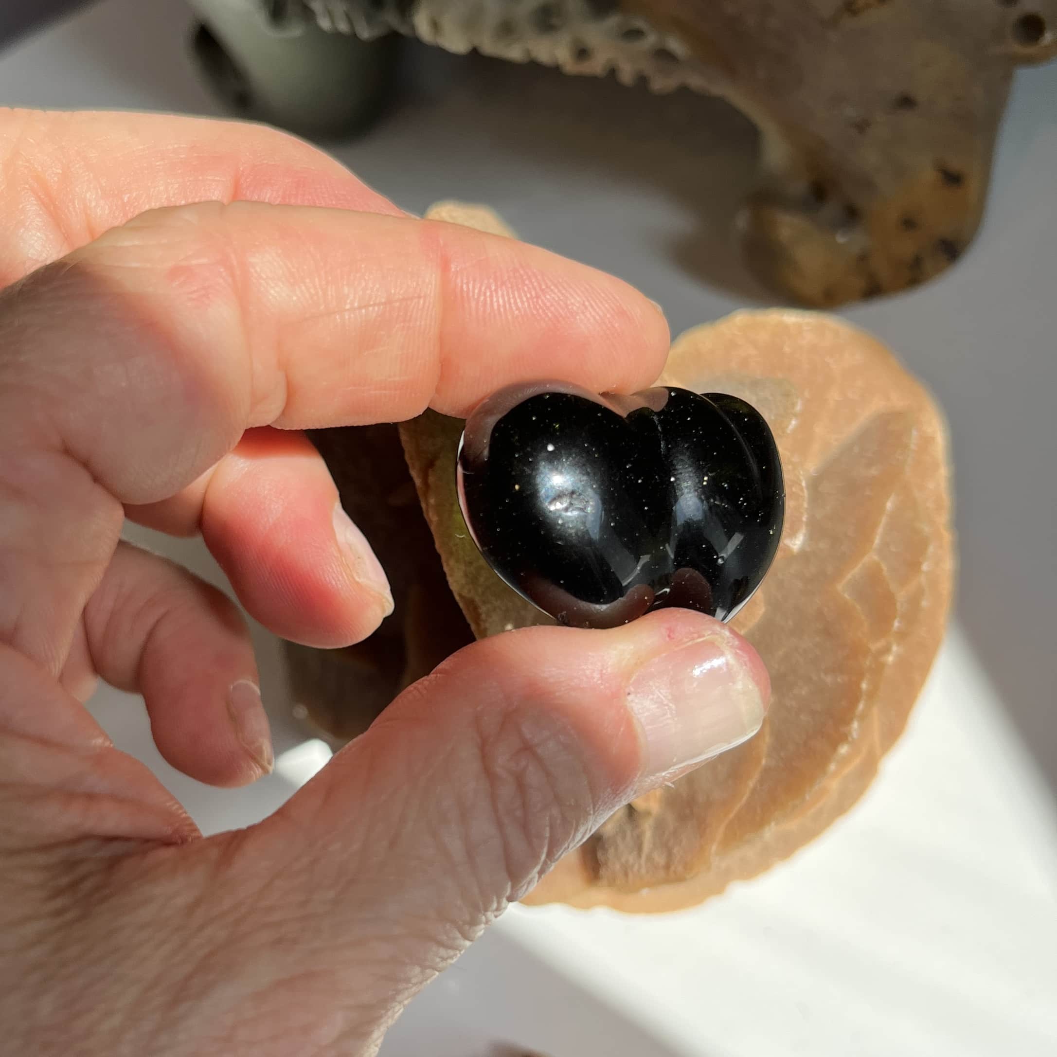 Moldavite carving (polished) 'Twin Hearts' w bubble (19gr) healing crystal - Image 7