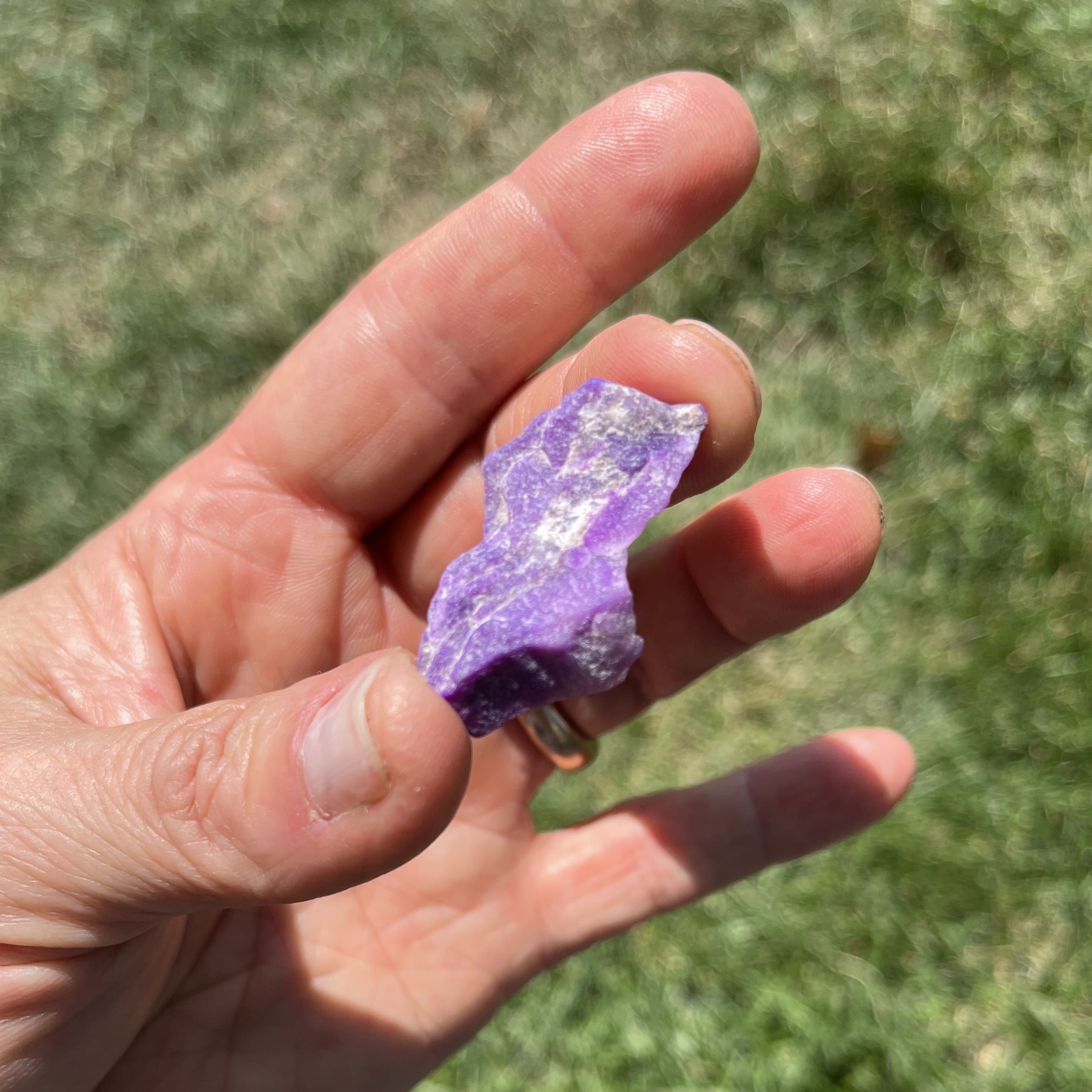 Sugilite (small rough) gel 'long pink' chunk (5.91gr) healing crystal - Image 3