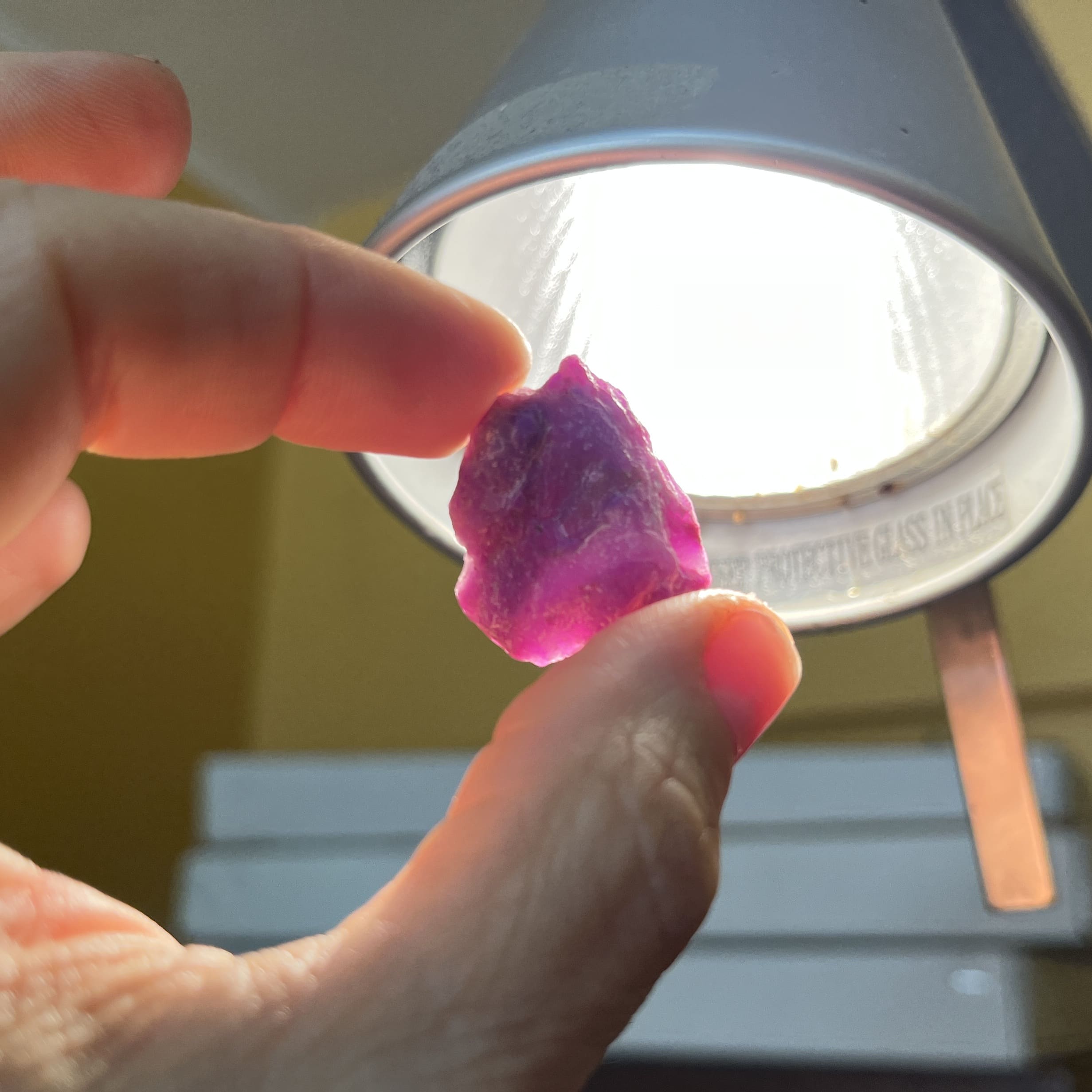 Sugilite (small rough) gel 'round pink' (5.46gr) healing crystal