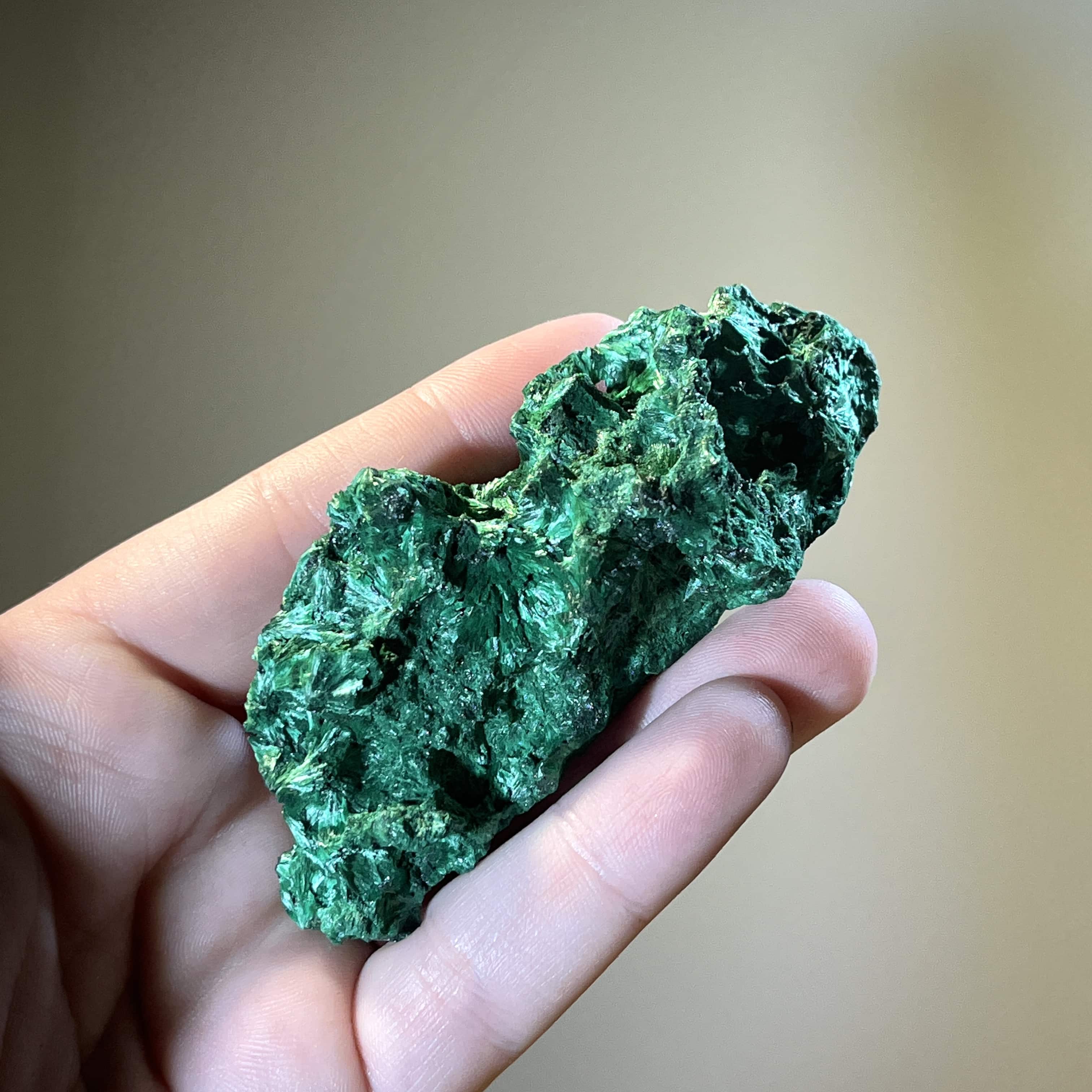 Malachite (fibrous) floater, standing display piece, healing crystal - Image 3