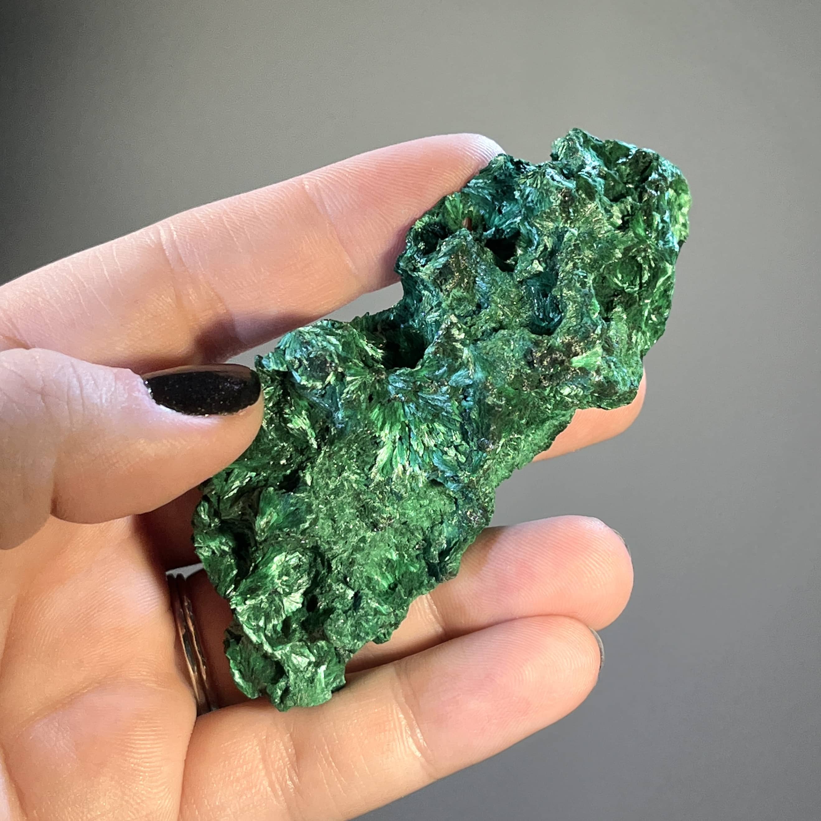 Malachite (fibrous) floater, standing display piece, healing crystal - Image 5