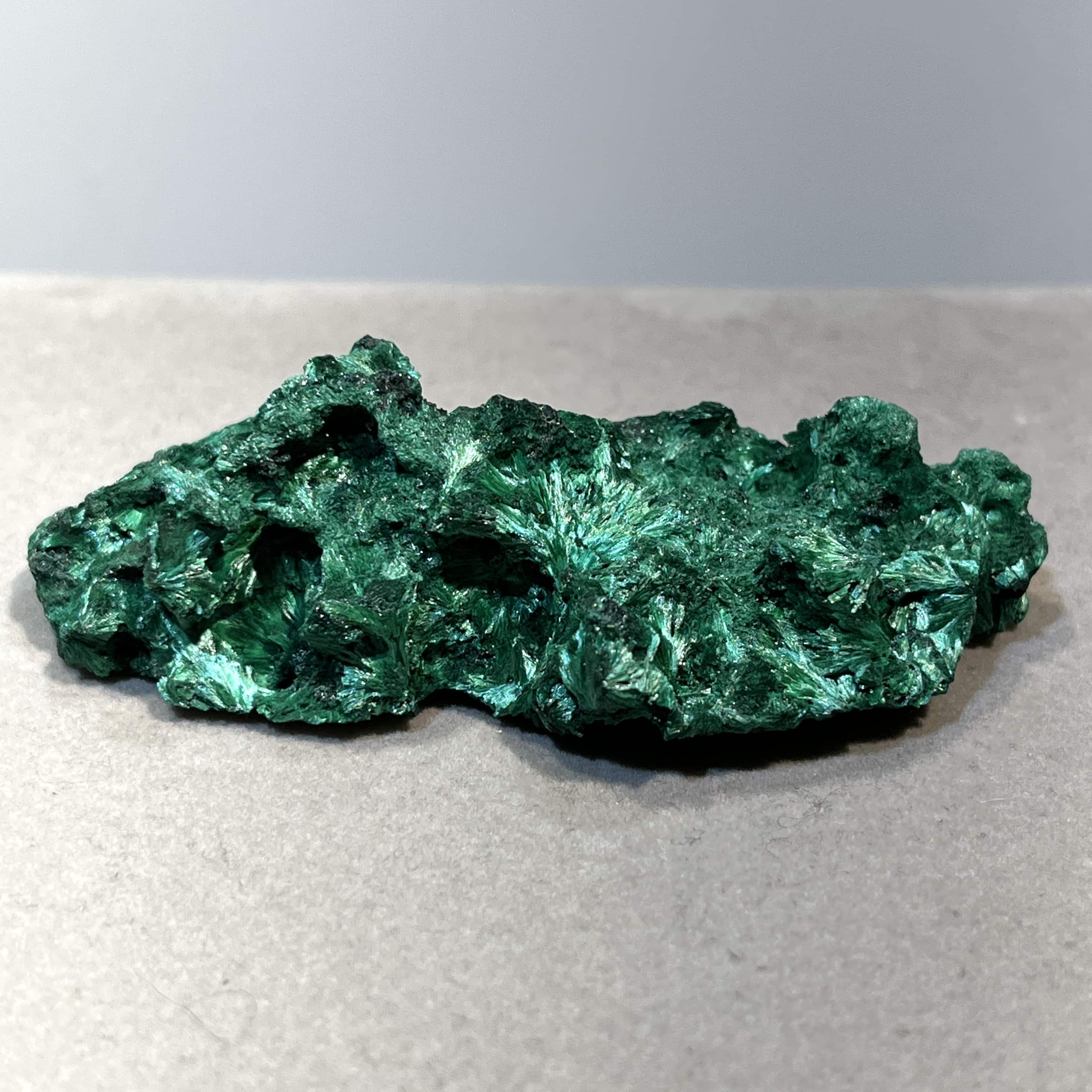Malachite (fibrous) floater, standing display piece, healing crystal - Image 6