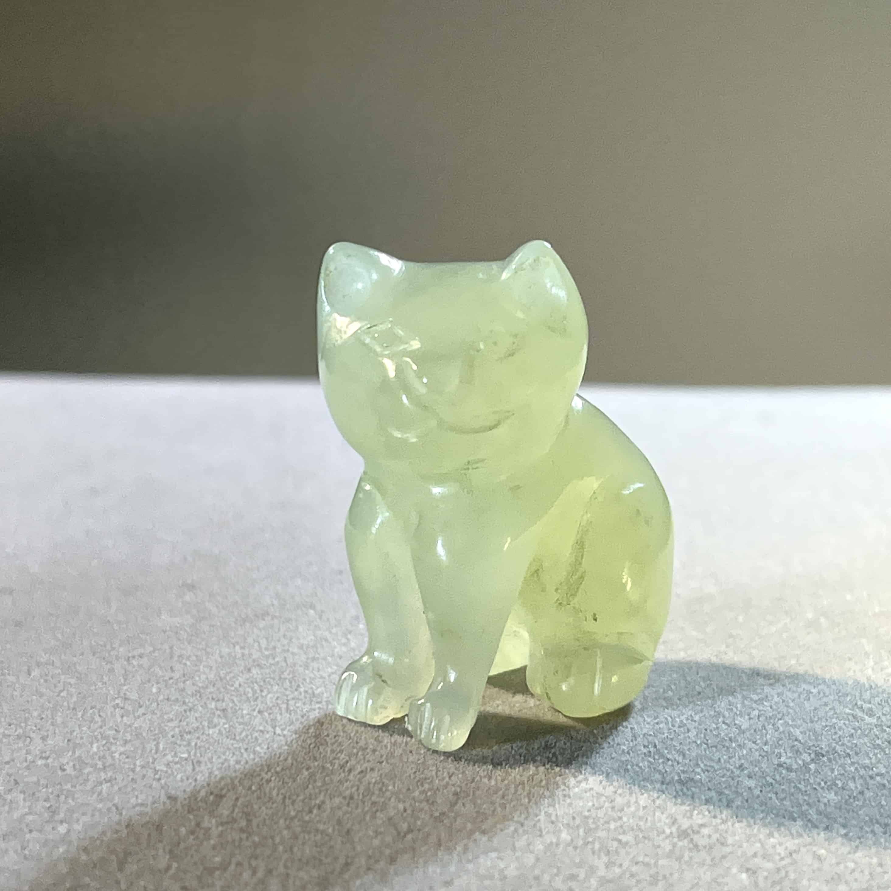 'Jade' (New Jade Serpentine) cute little cat seated carving healing crystal - Image 2