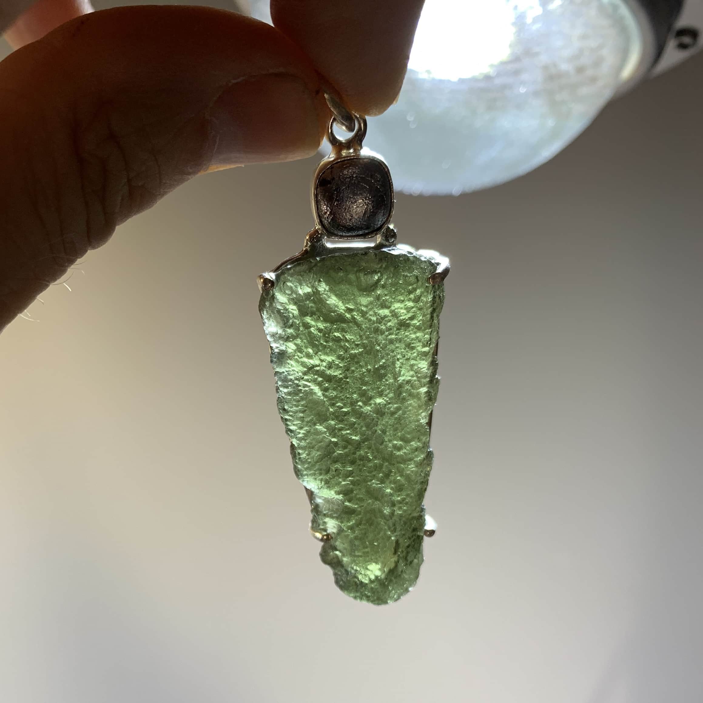 Moldavite pendant (rough) w meteorite (11.7gr) '3rd Eye Gator' - Image 2