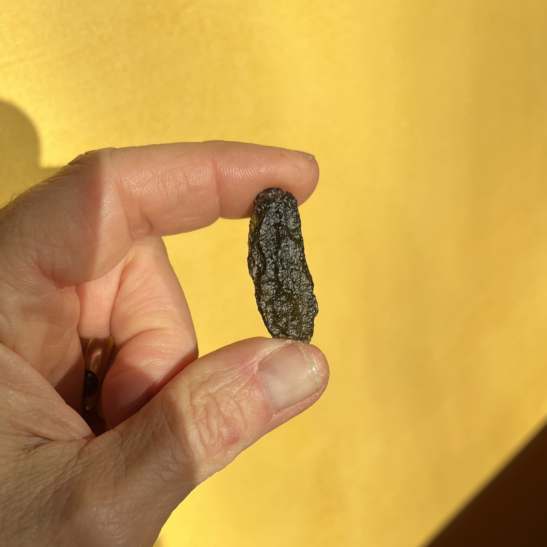 Moldavite (rough) 3-sided rabbit-foot (4.68gr) healing crystal - Image 2