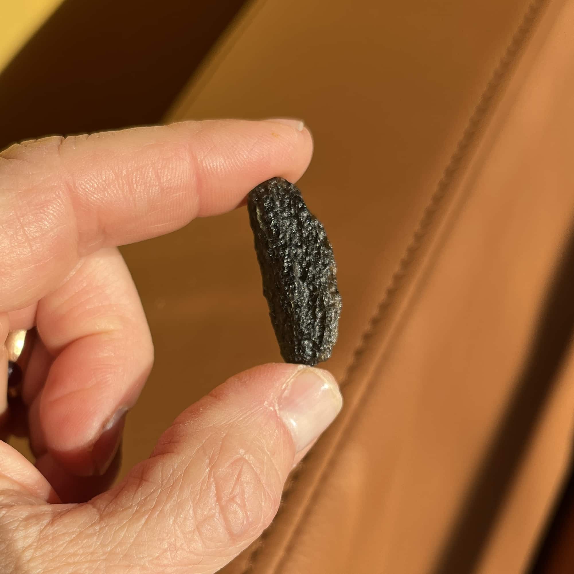 Moldavite (rough) 3-sided rabbit-foot (4.68gr) healing crystal - Image 3