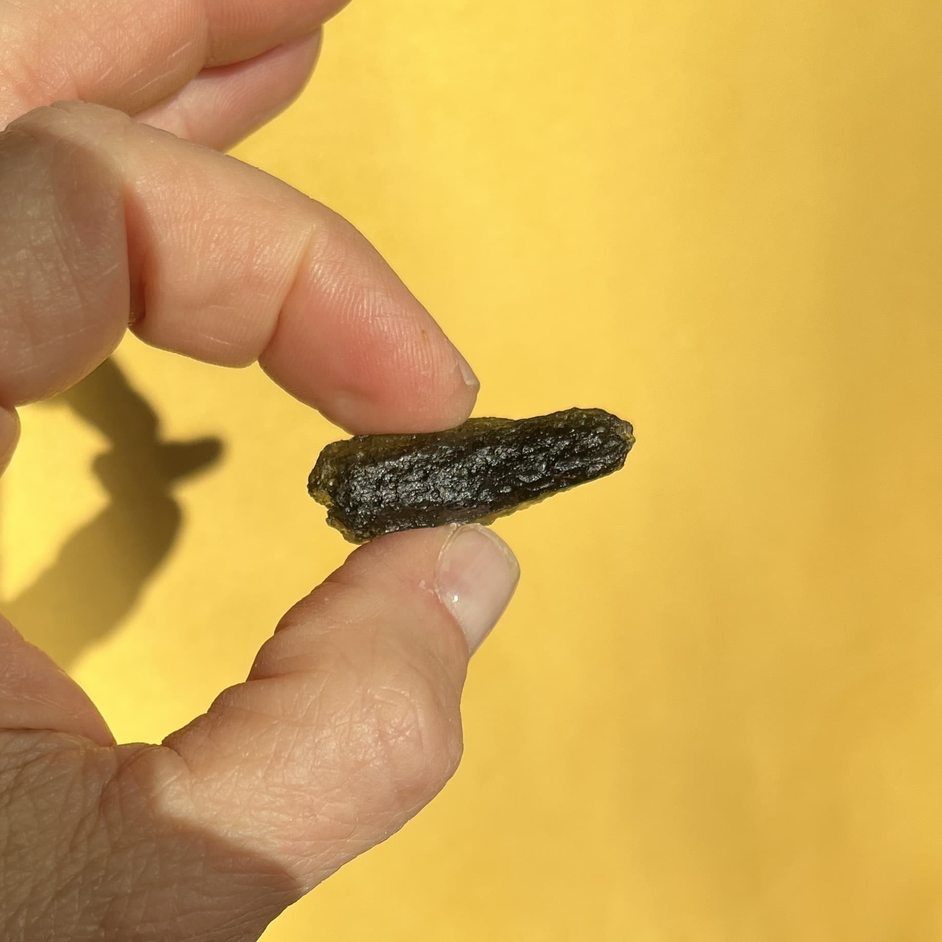 Moldavite (rough) 3-sided rabbit-foot (4.68gr) healing crystal - Image 4