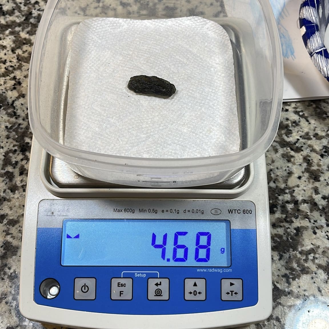 Moldavite (rough) 3-sided rabbit-foot (4.68gr) healing crystal - Image 5