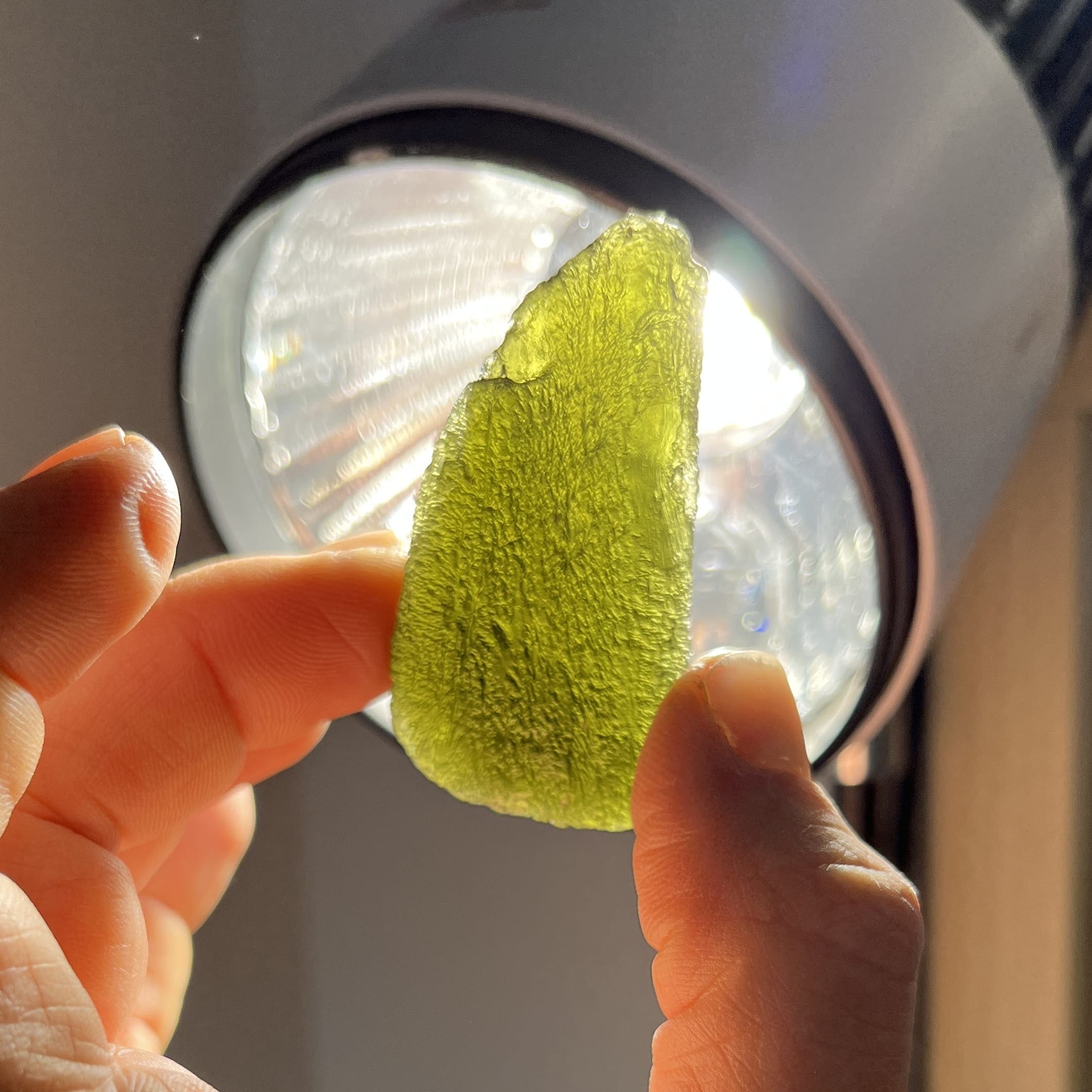Moldavite (rough) 'Standing Sail' palm piece (23.1gr) healing crystal - Image 3