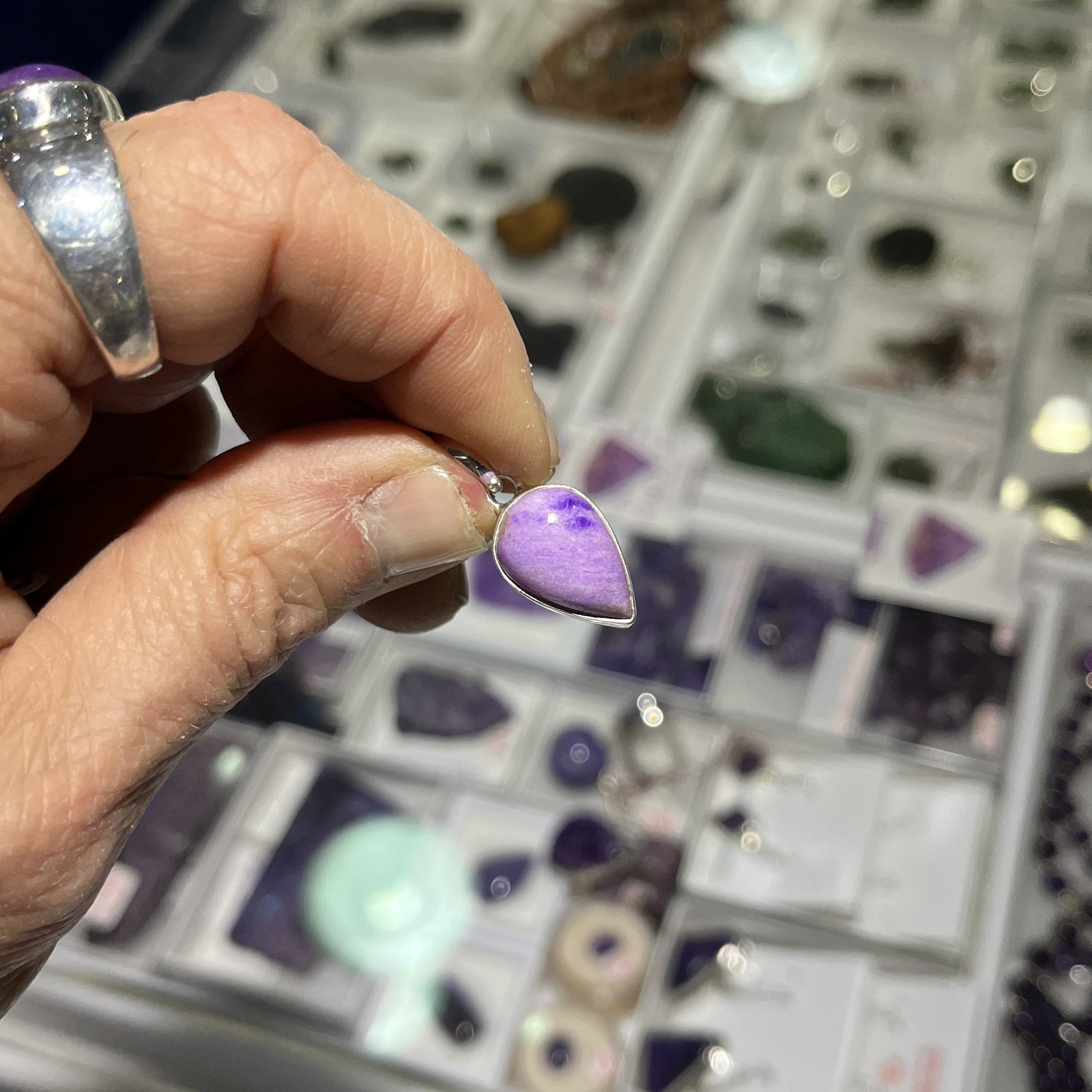 Sugilite (pendant for necklace) gel pink reverse drop (2.7gr) healing crystal - Image 2