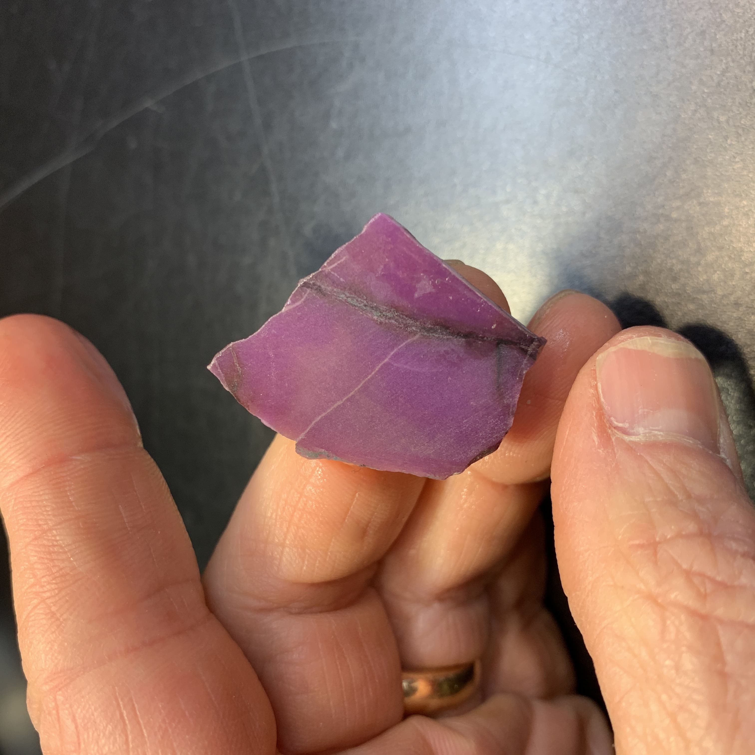 Sugilite (slab) 'curving stripe' (3.1gr) healing crystal - Image 2