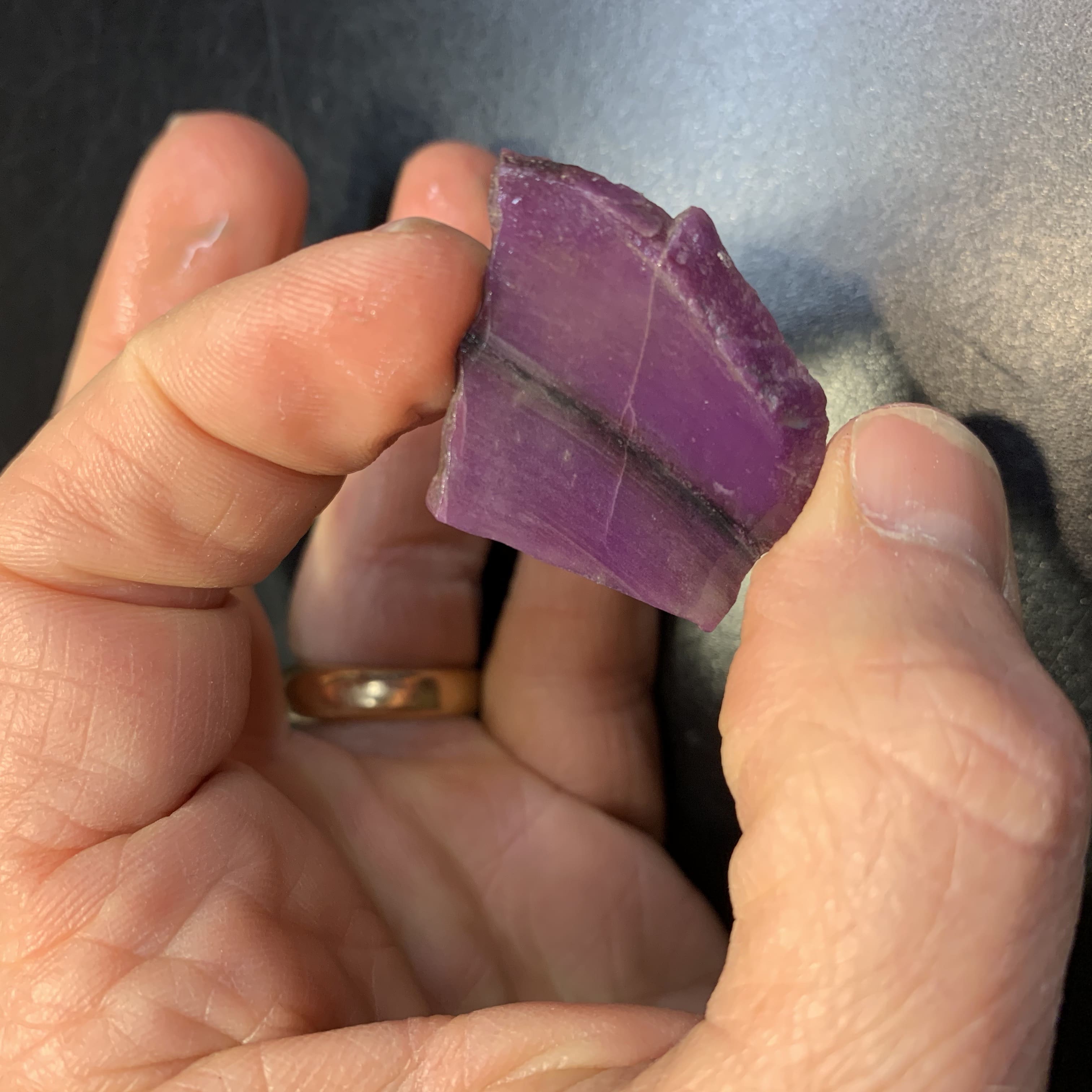Sugilite (slab) 'curving stripe' (3.1gr) healing crystal - Image 4
