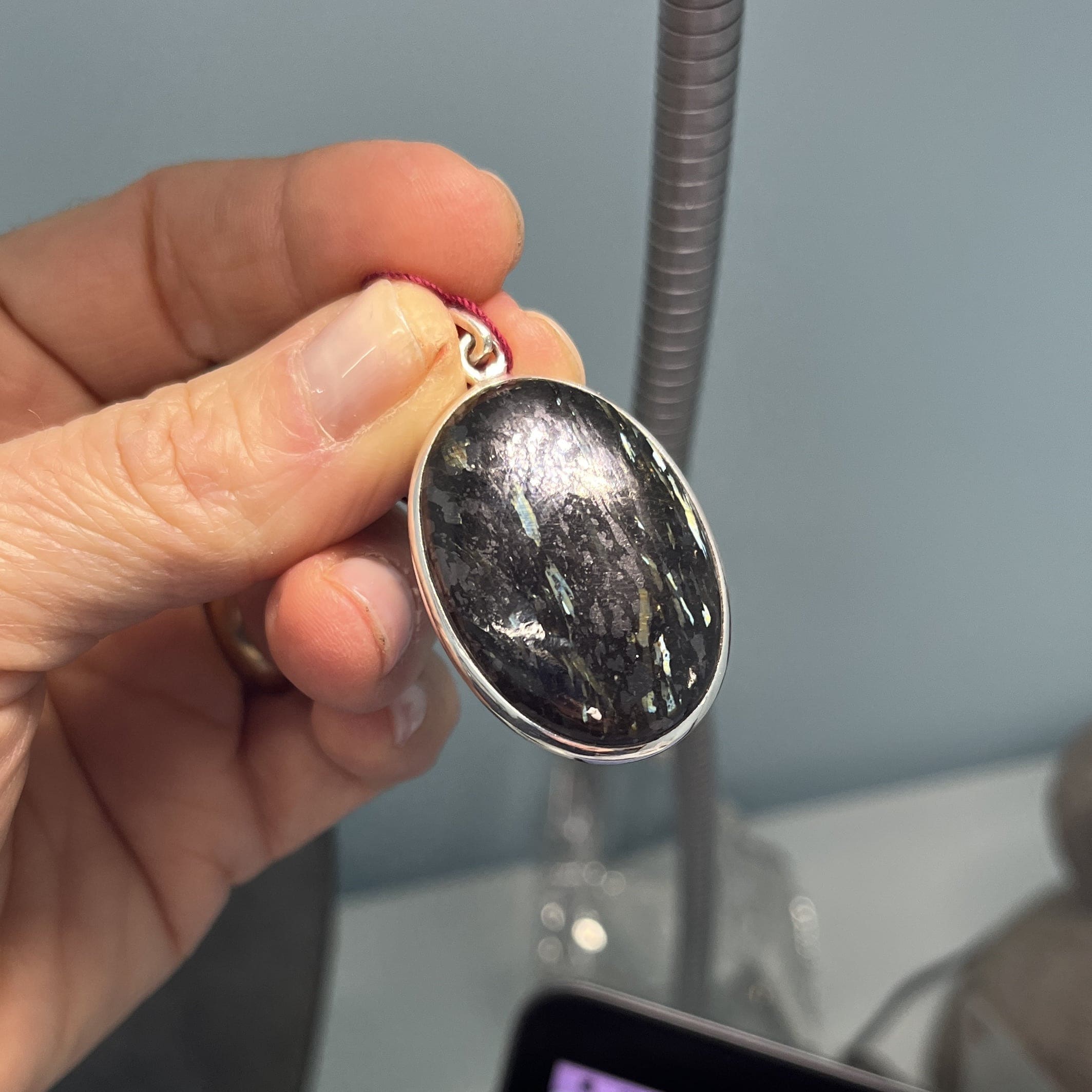 Nuumite (fancy Greenland variety) pendant for necklace, healing crystal - Image 3