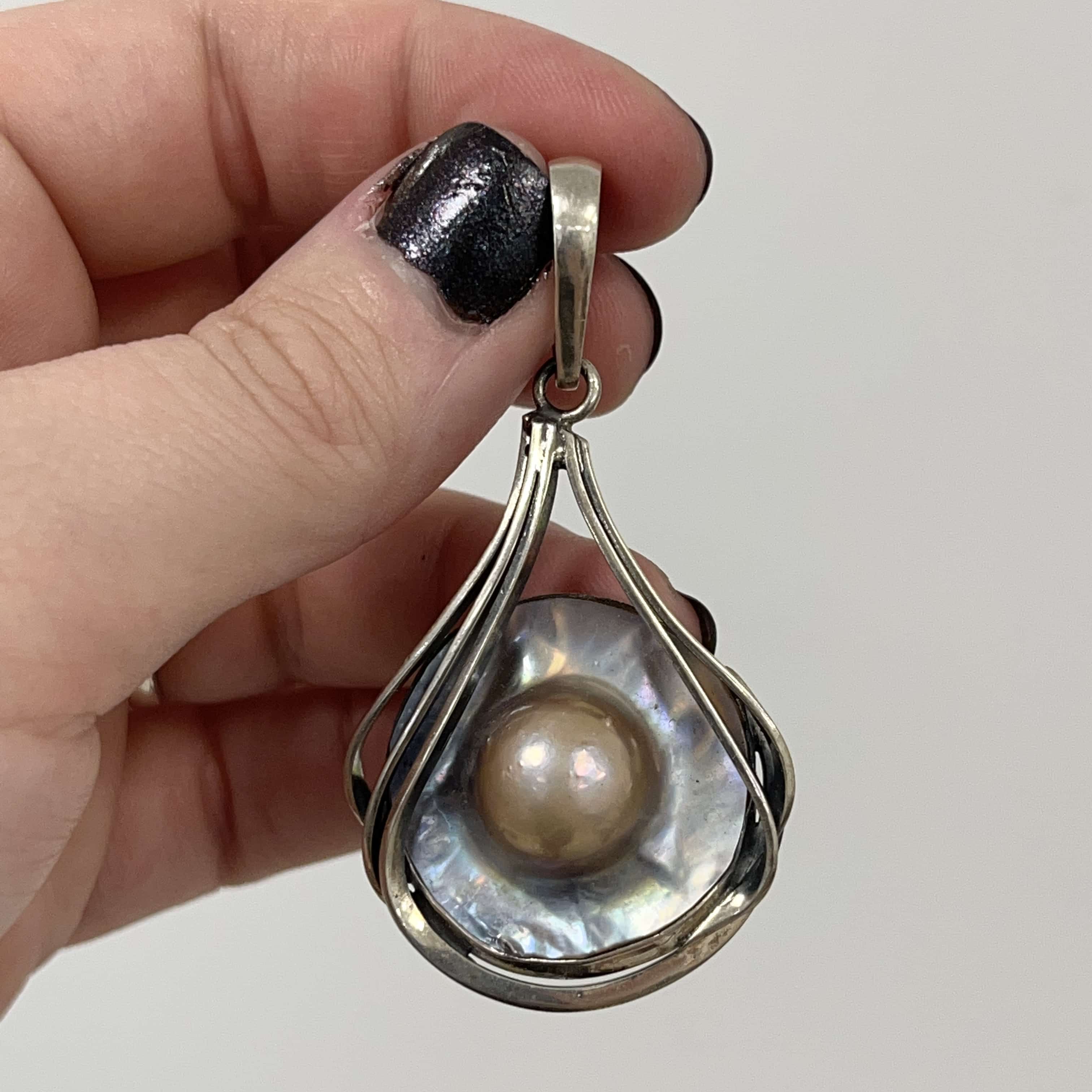 Pearl (sea) Mabe blister variety, pendant for necklace, healing crystal