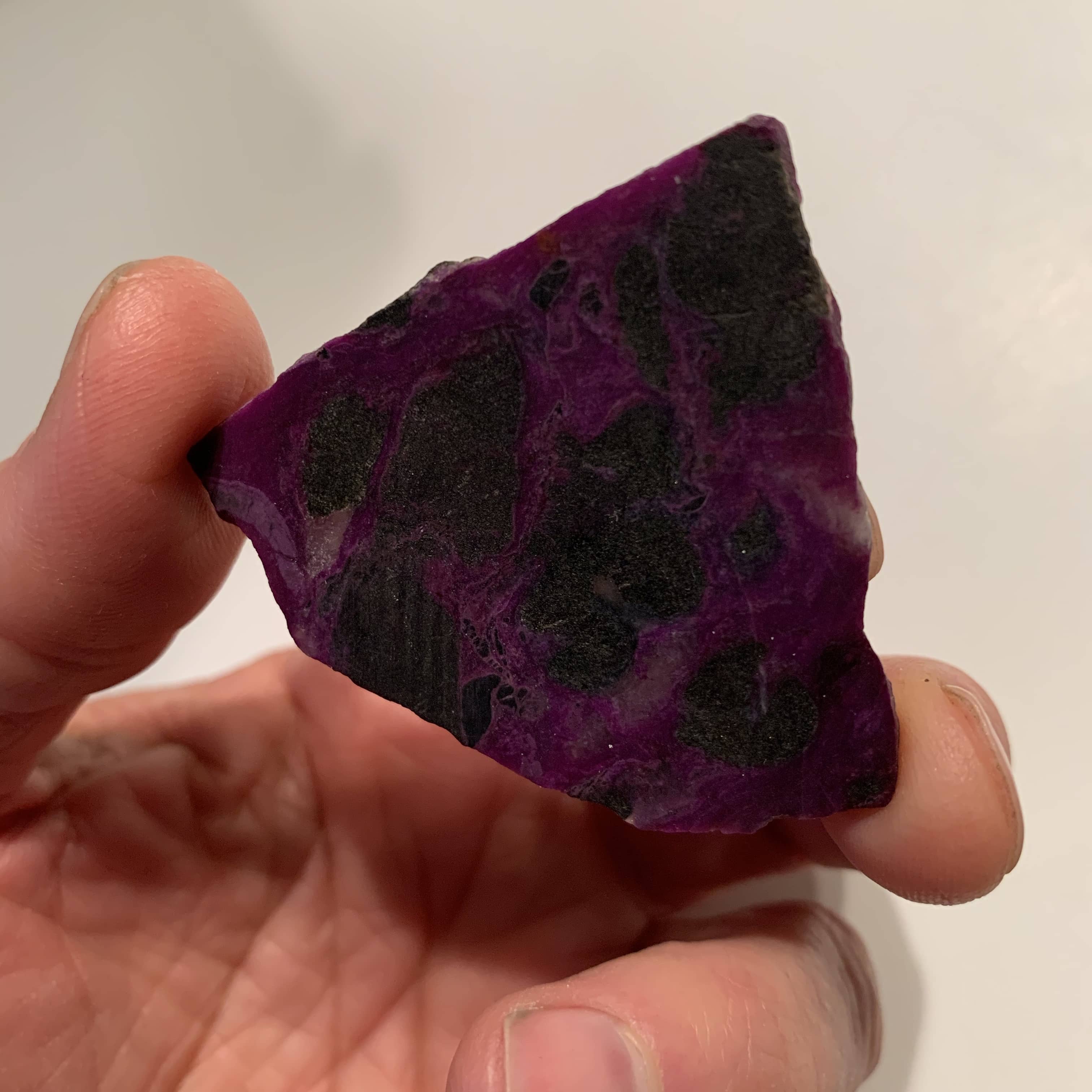 Sugilite (slab) chromatic 'diamond pyramid' (14.3gr) healing crystal - Image 2