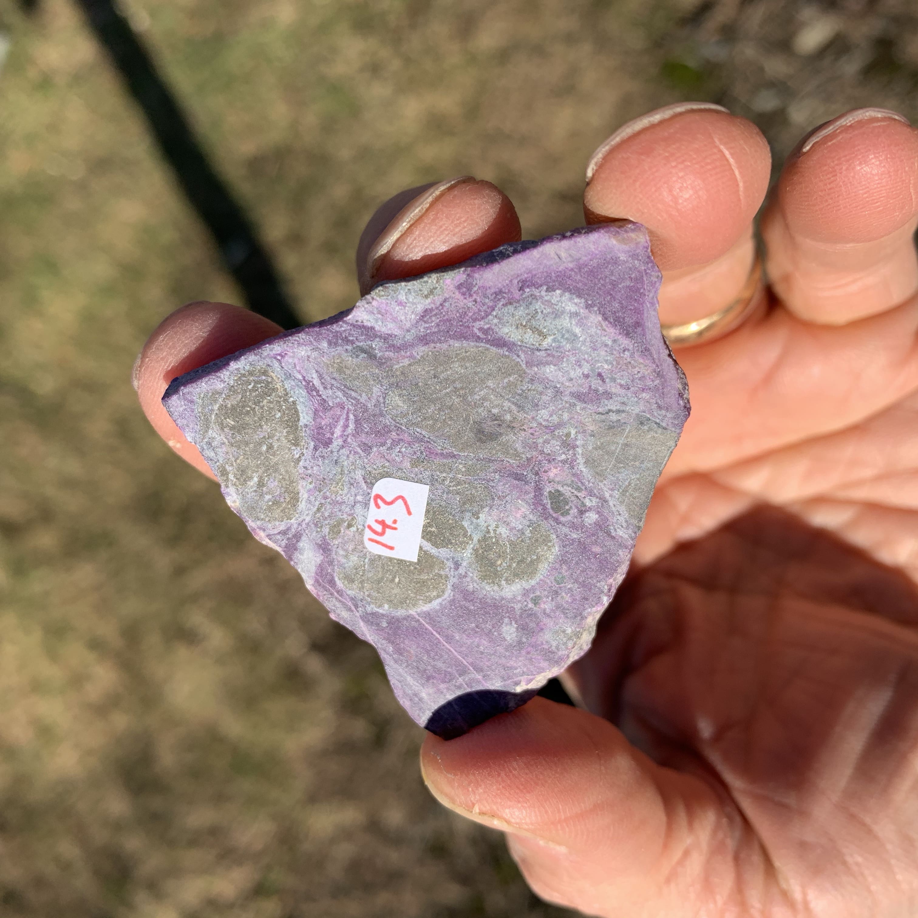 Sugilite (slab) chromatic 'diamond pyramid' (14.3gr) healing crystal - Image 3
