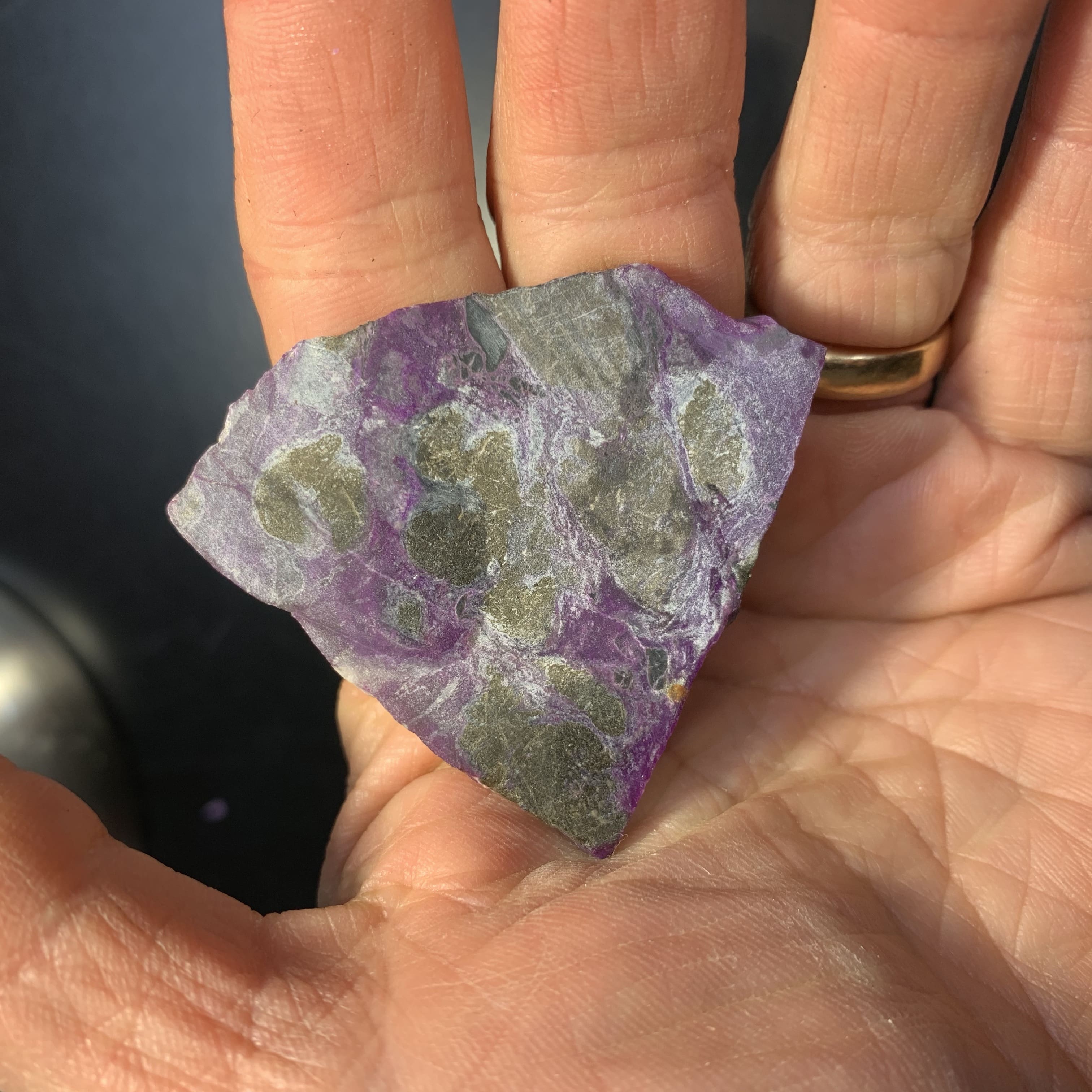 Sugilite (slab) chromatic 'diamond pyramid' (14.3gr) healing crystal - Image 4