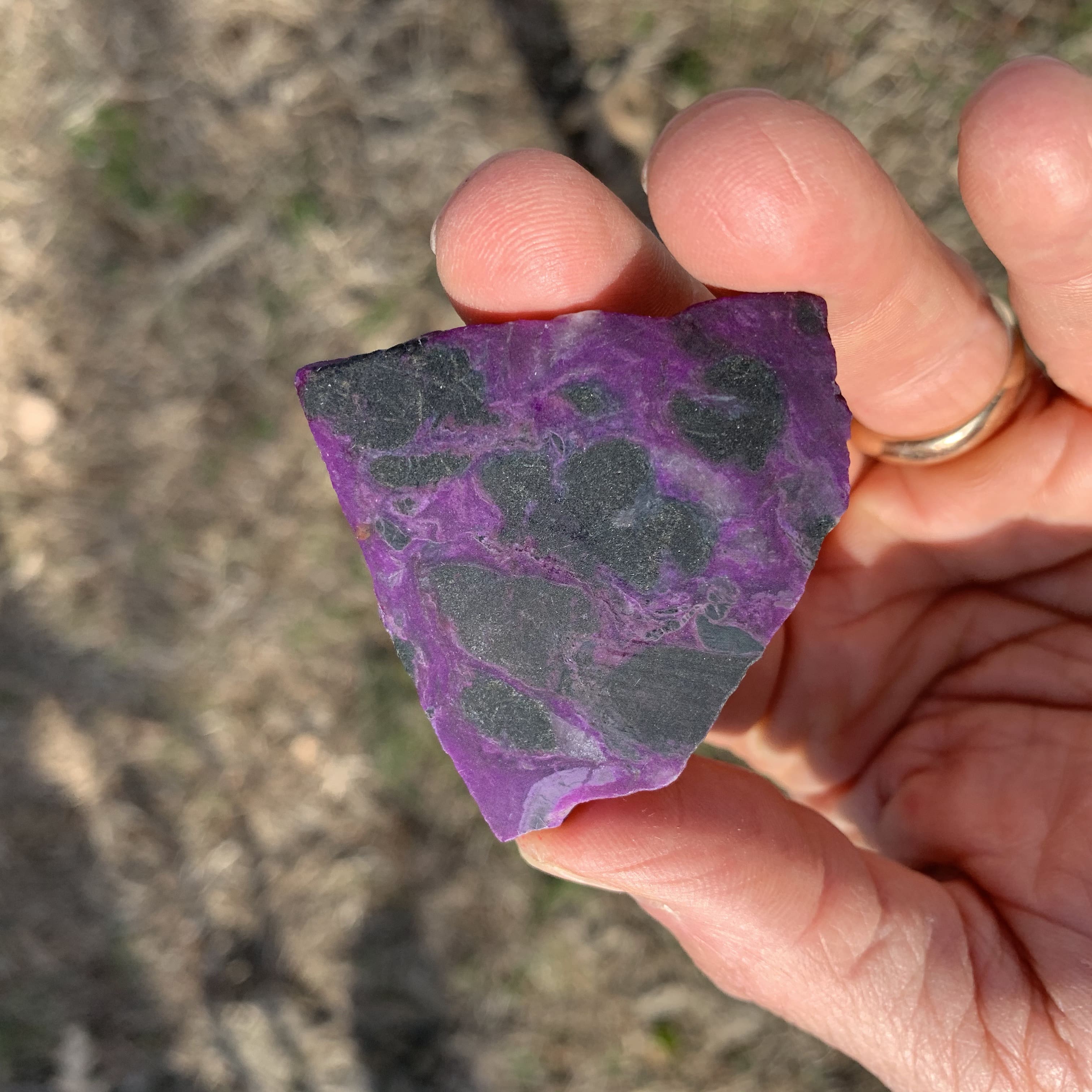 Sugilite (slab) chromatic 'diamond pyramid' (14.3gr) healing crystal