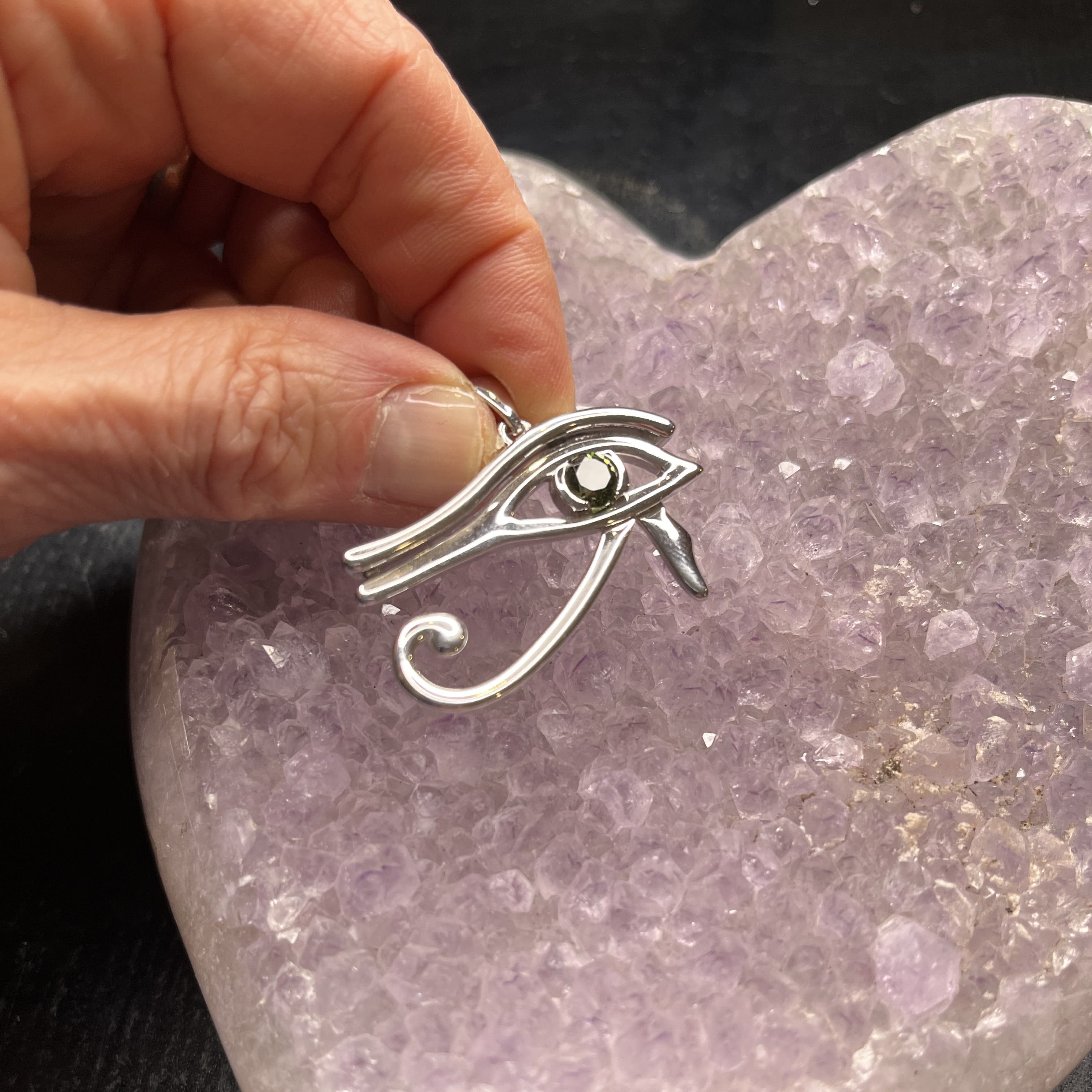 Moldavite pendant (faceted) for necklace 'eye of Ra' / Horus healing crystal - Image 2