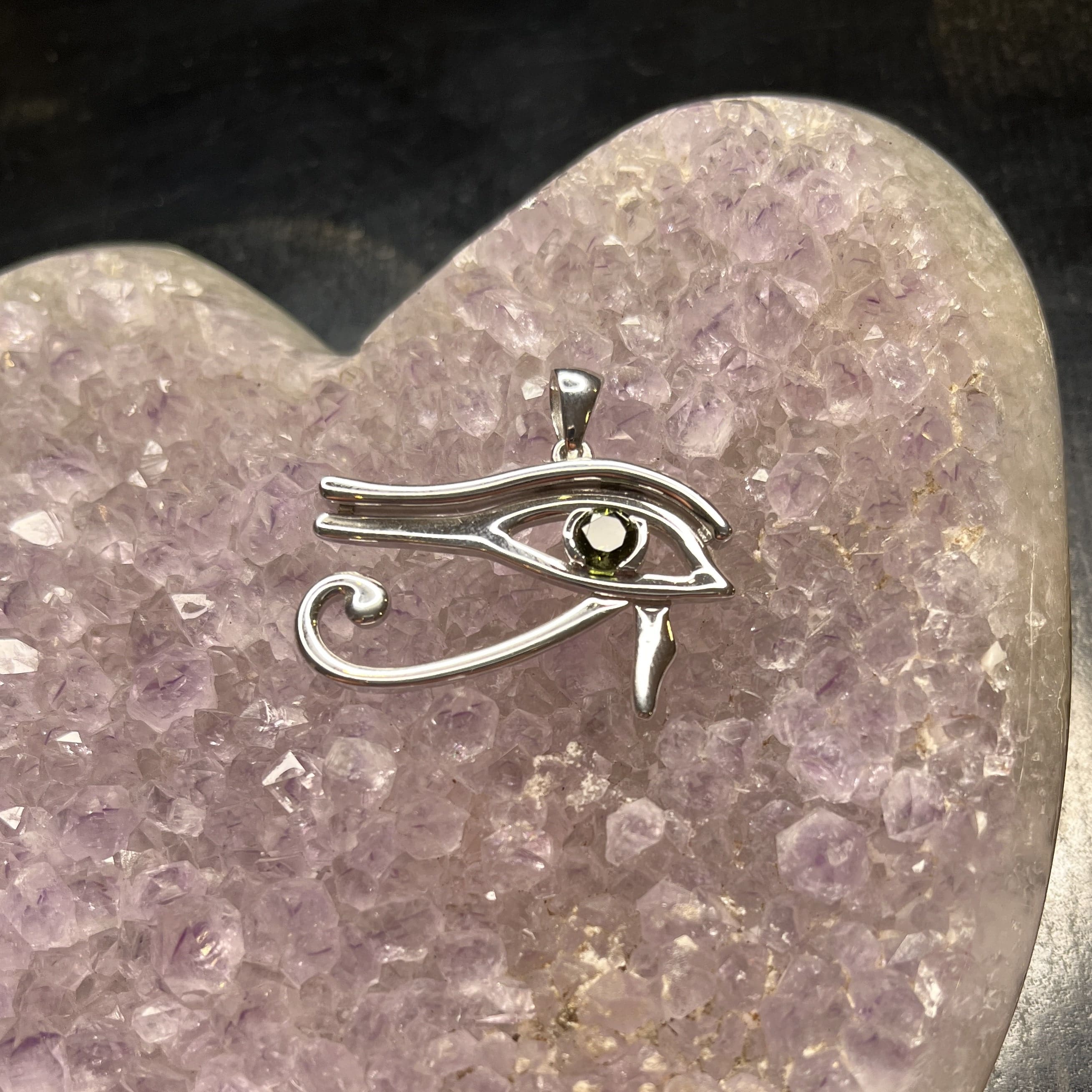 Moldavite pendant (faceted) for necklace 'eye of Ra' / Horus healing crystal