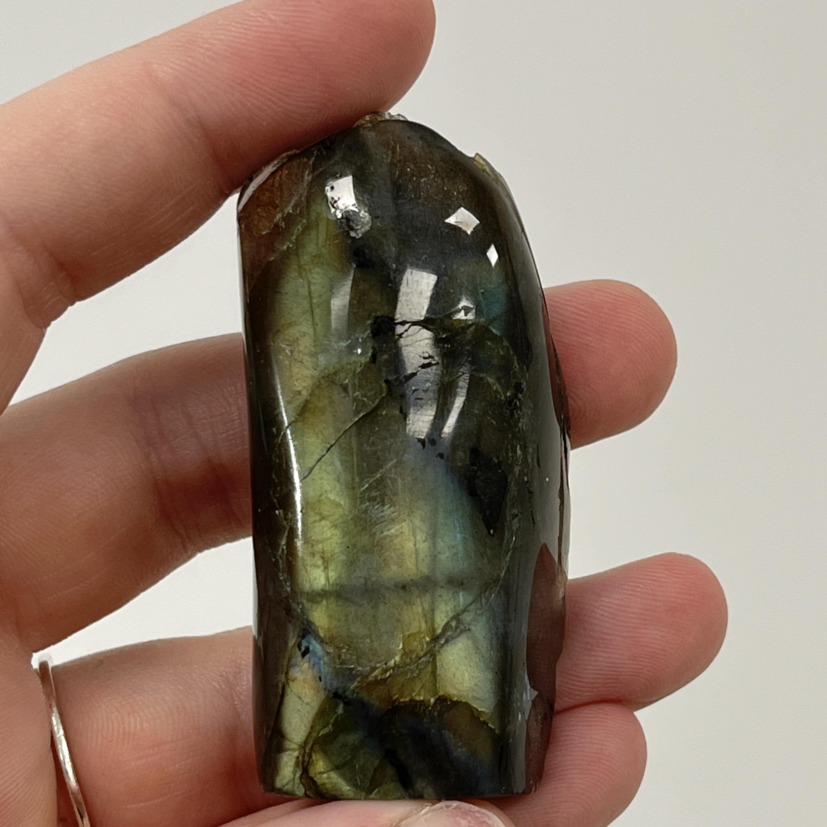 Labradorite (carving) crystal skull with feather head dress healing crystal - Image 3