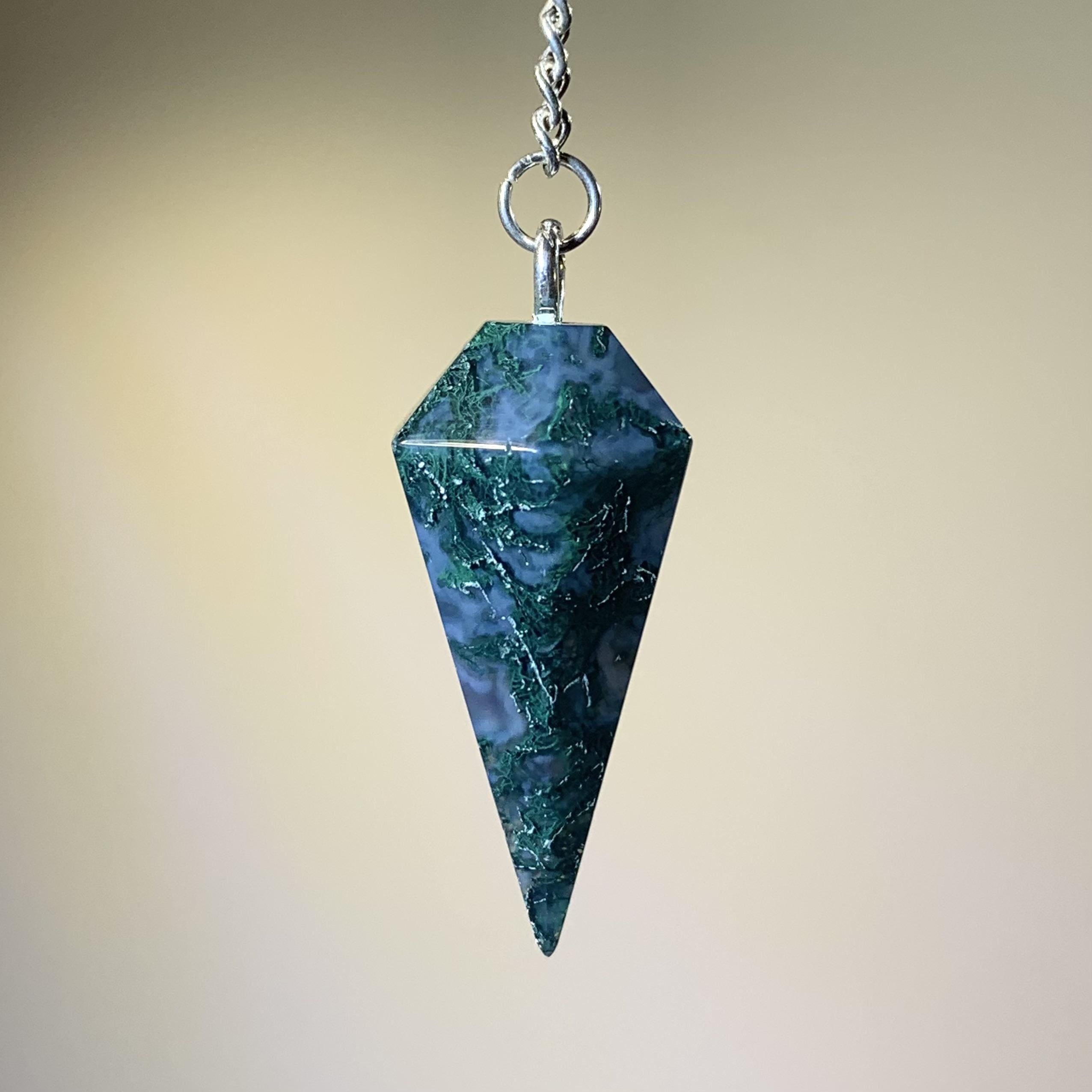 Agate (Moss) - superior color Moss Agate - pendulum healing crystal
