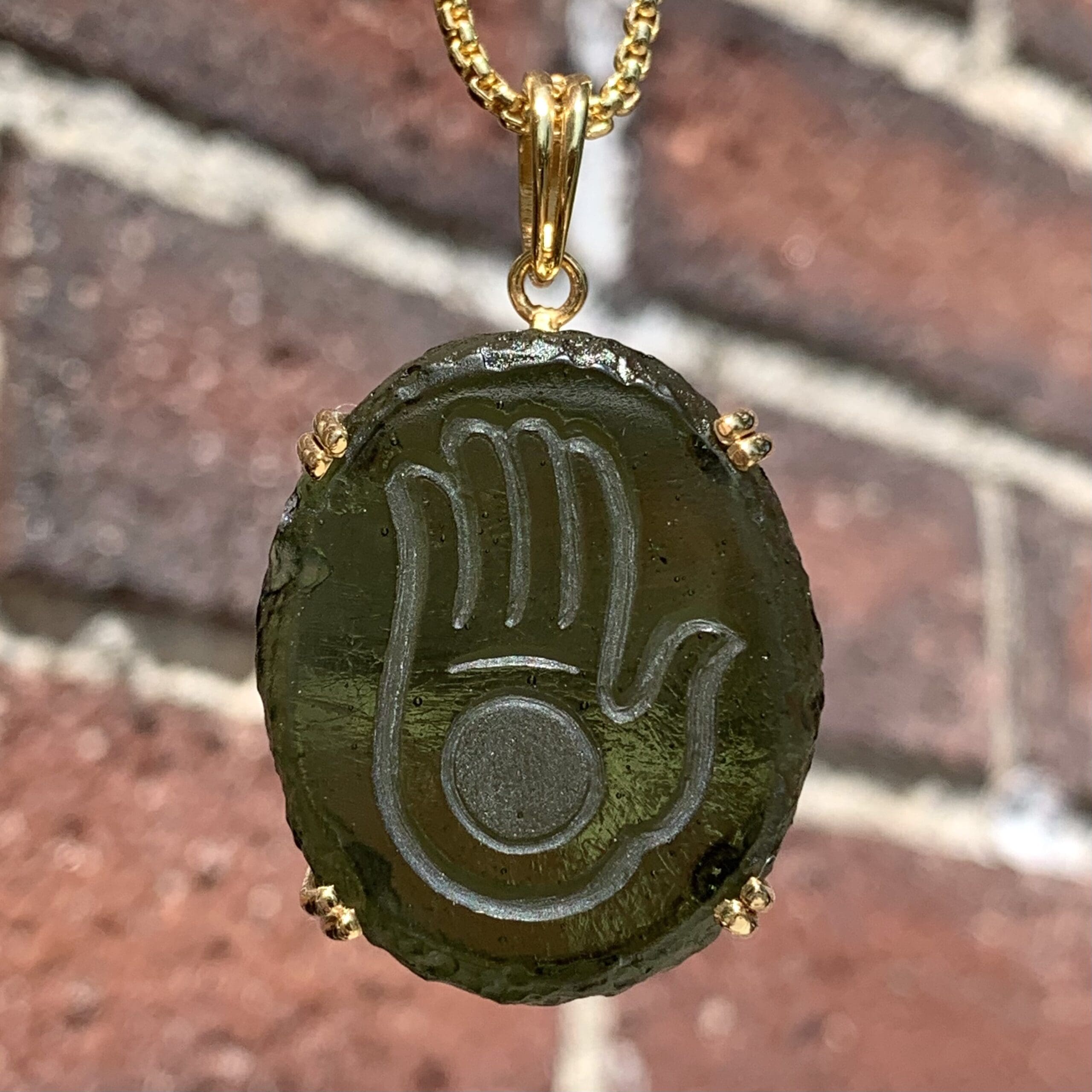 Moldavite pendant 'mystic hand' 14K Gold for necklace, healing crystal - Image 2