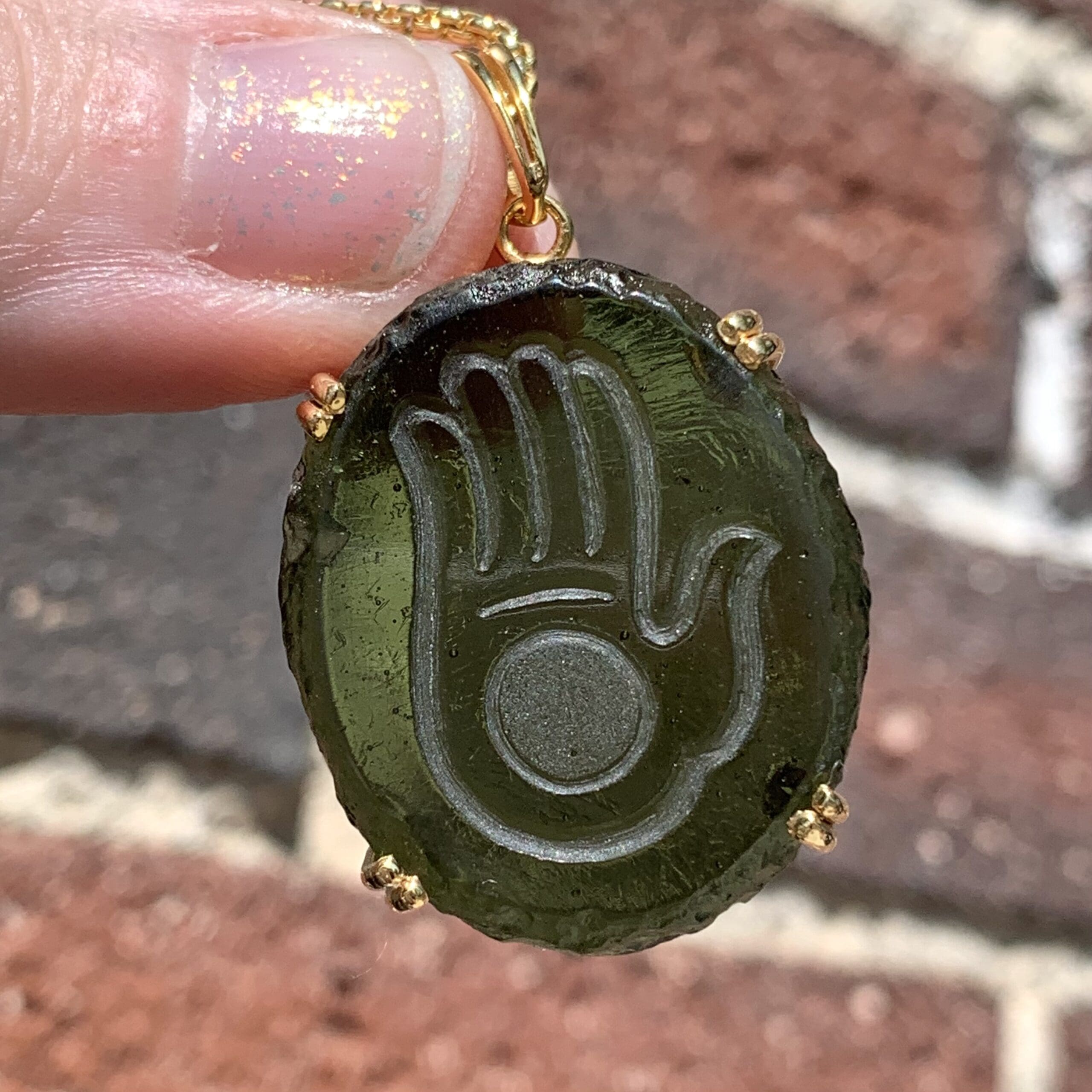 Moldavite pendant 'mystic hand' 14K Gold for necklace, healing crystal - Image 3