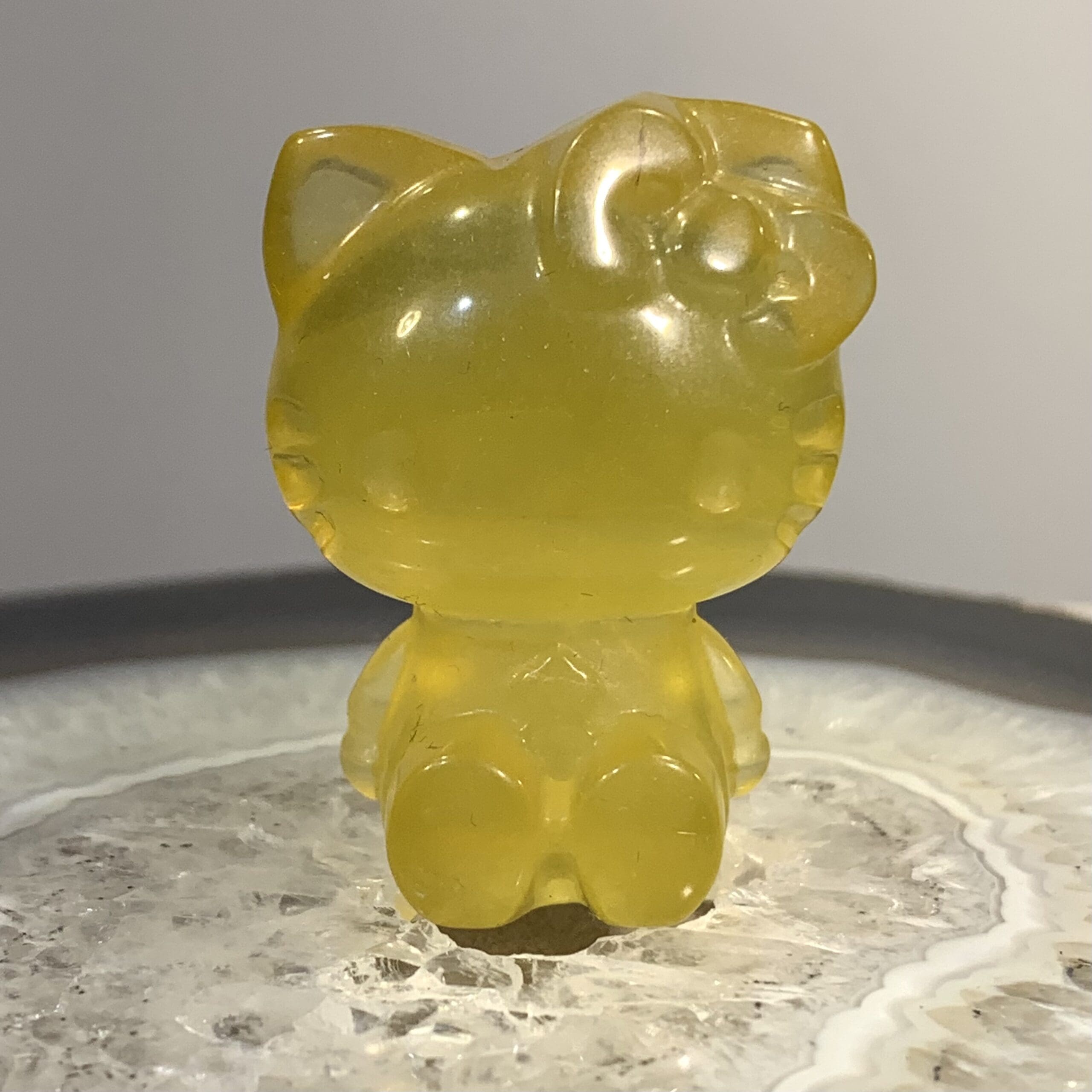 Fluorite (yellow) standing Hello Kitty figurine great color healing crystal - Image 5