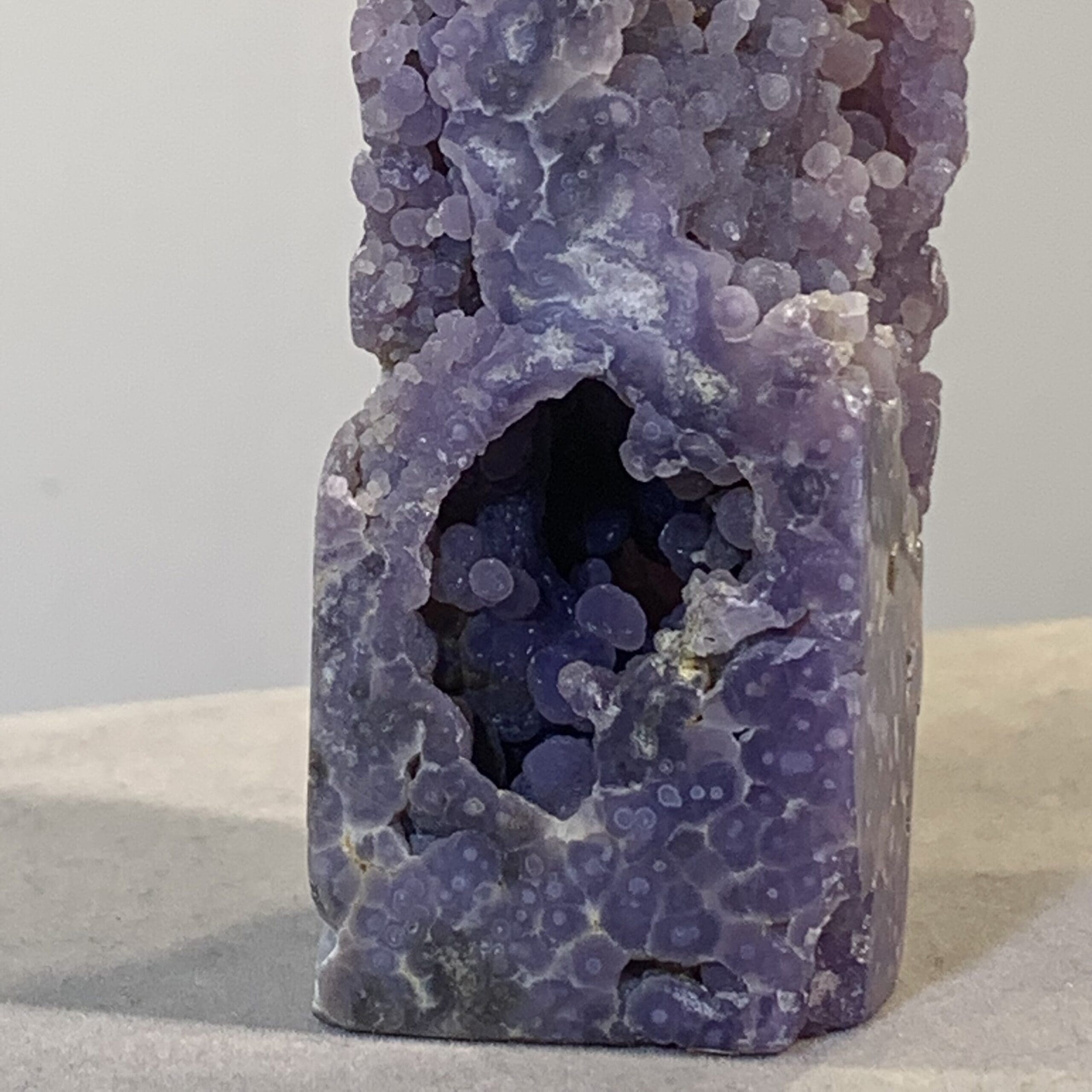 Grape Agate pen exposed standing geode obelisk healing crystal - Image 5