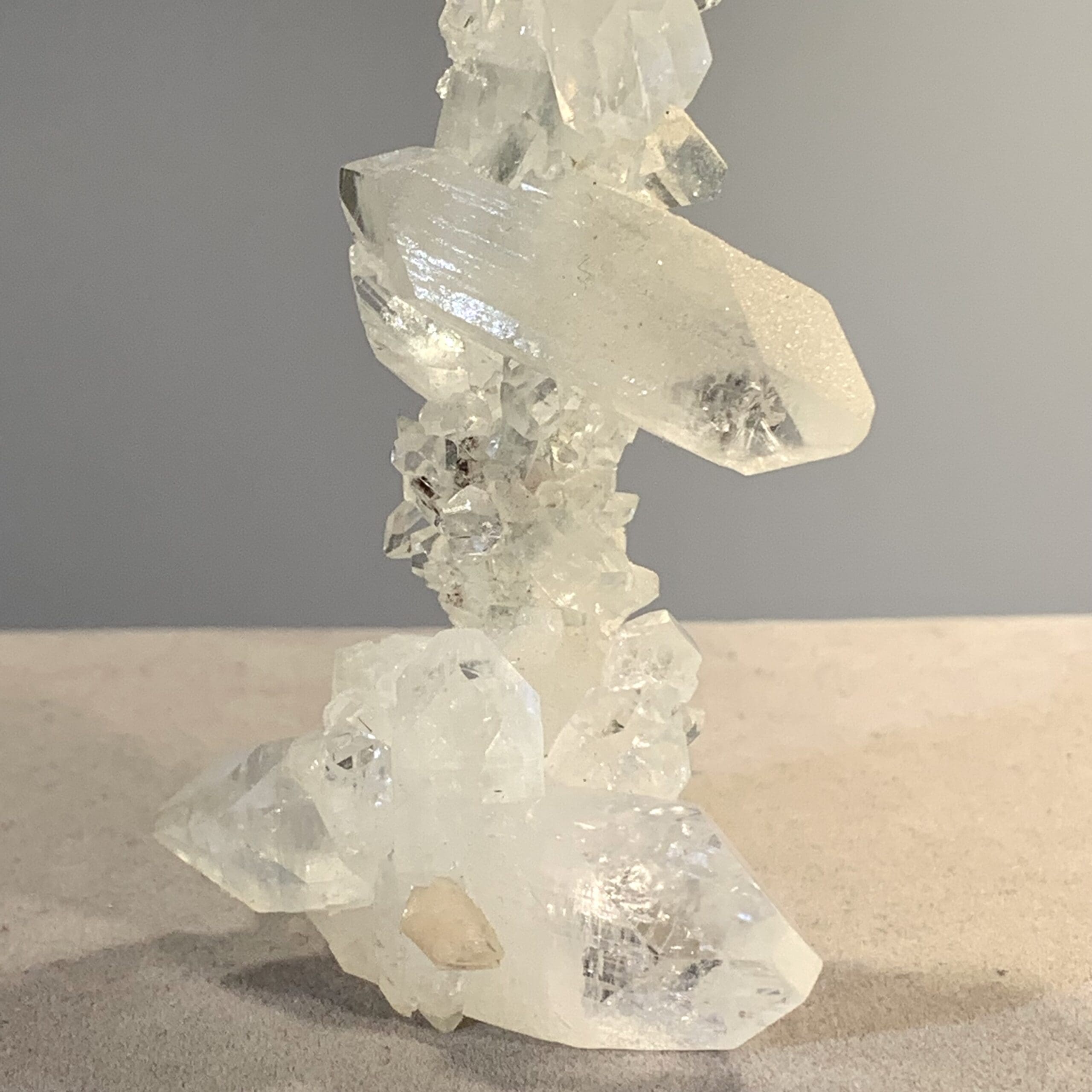 Apophyllite 'rock candy' standing DT floater wand healing crystal - Image 5