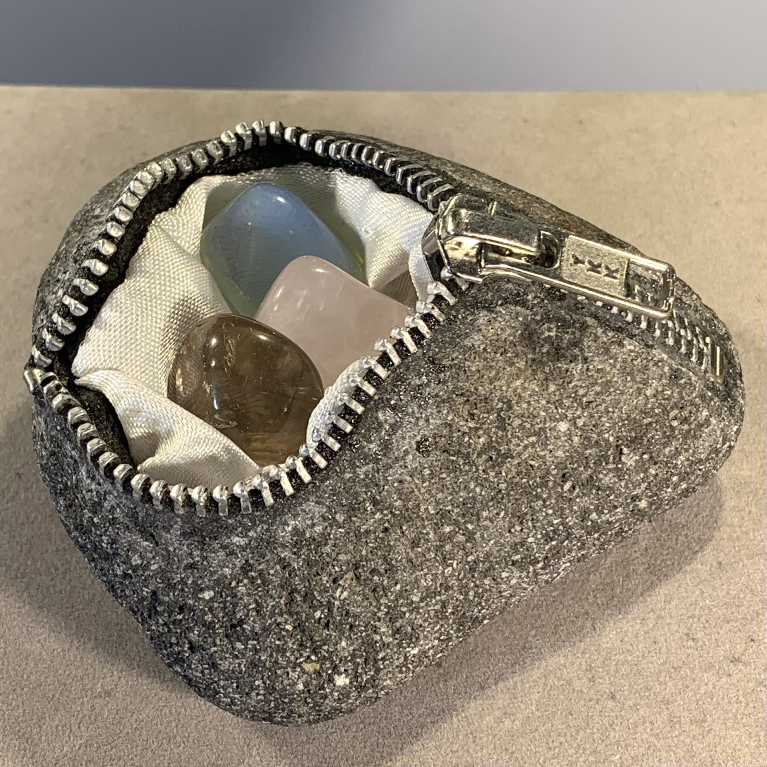 Lava Rock zipper stone with lined cavity healing crystal - Image 3