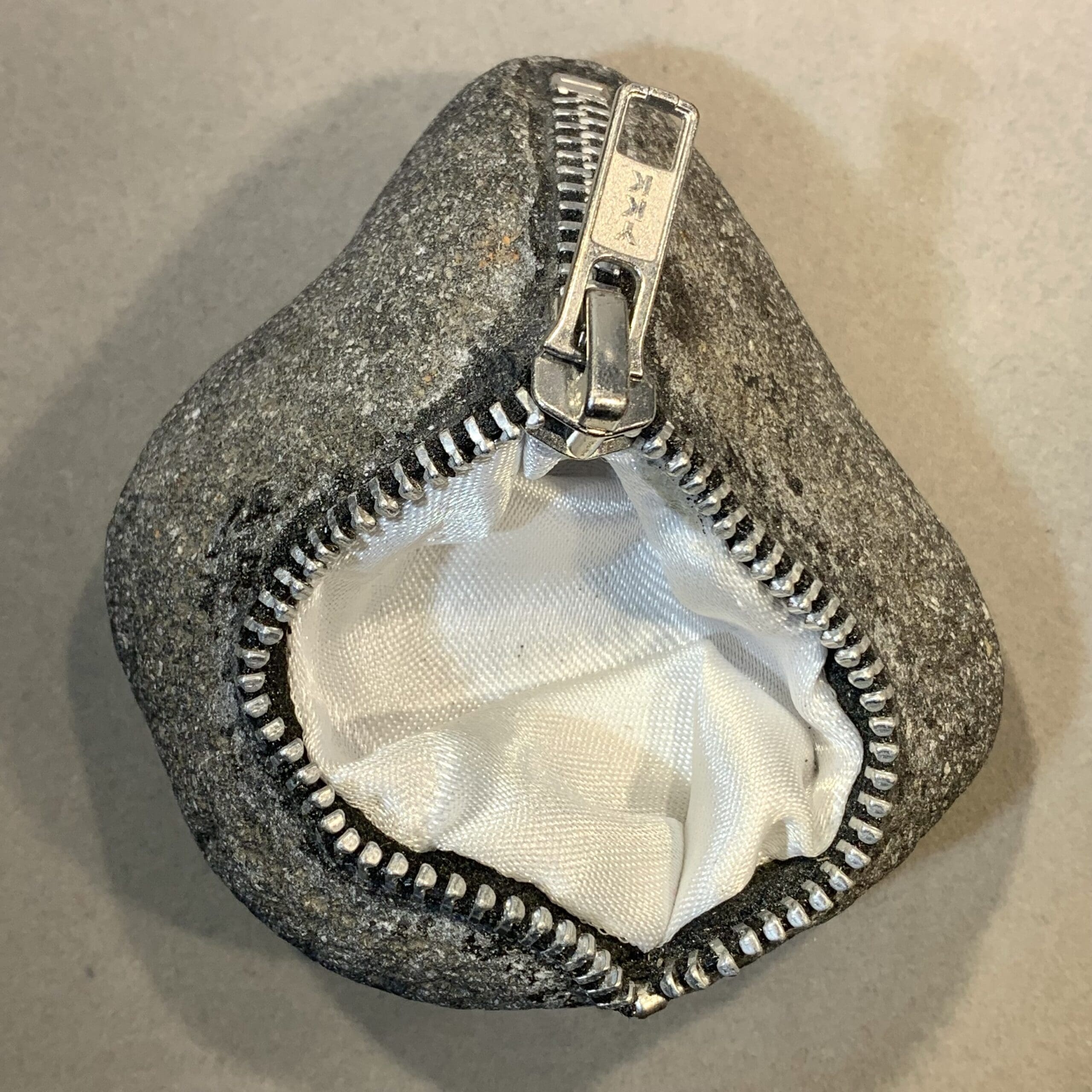 Lava Rock zipper stone with lined cavity healing crystal - Image 4