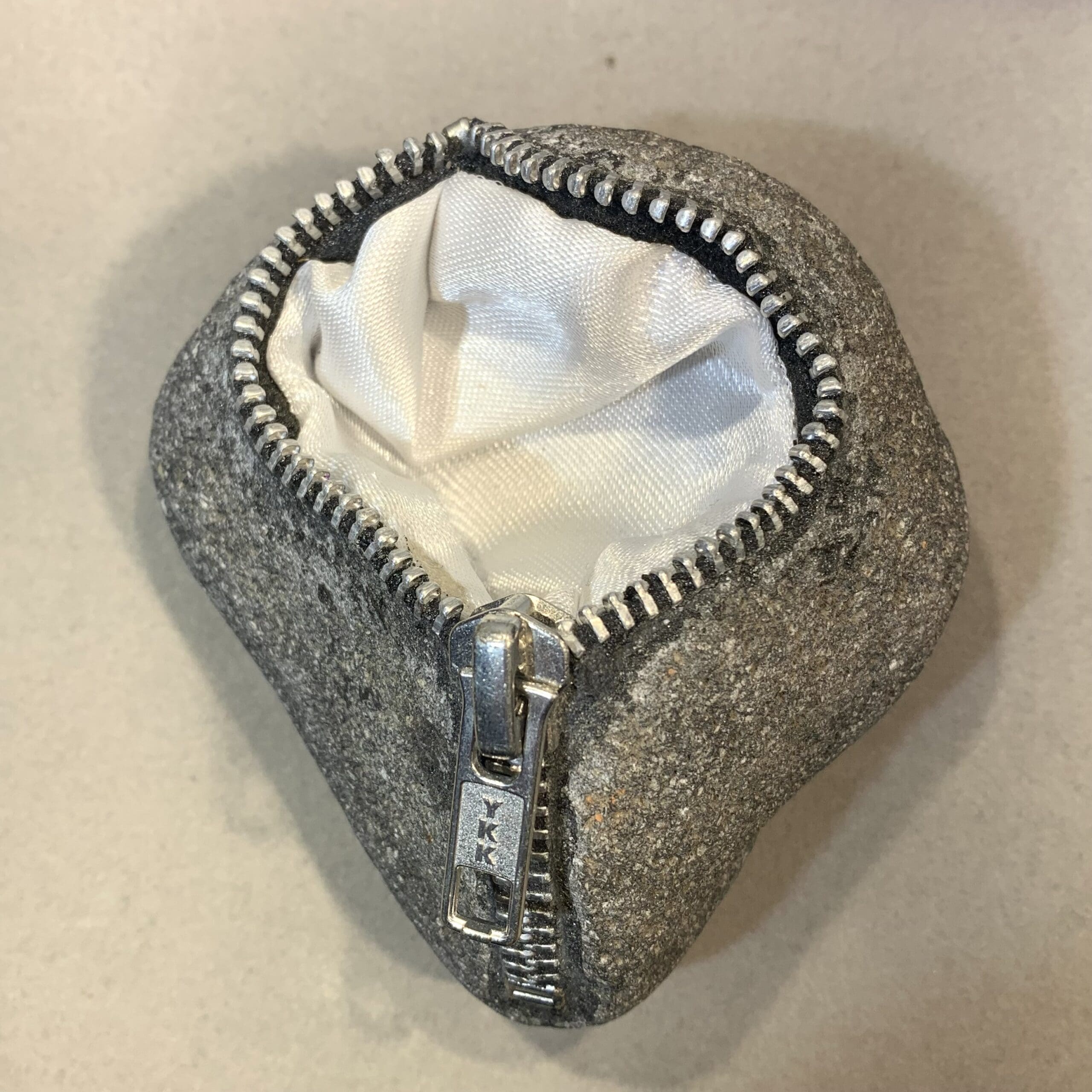 Lava Rock zipper stone with lined cavity healing crystal - Image 5