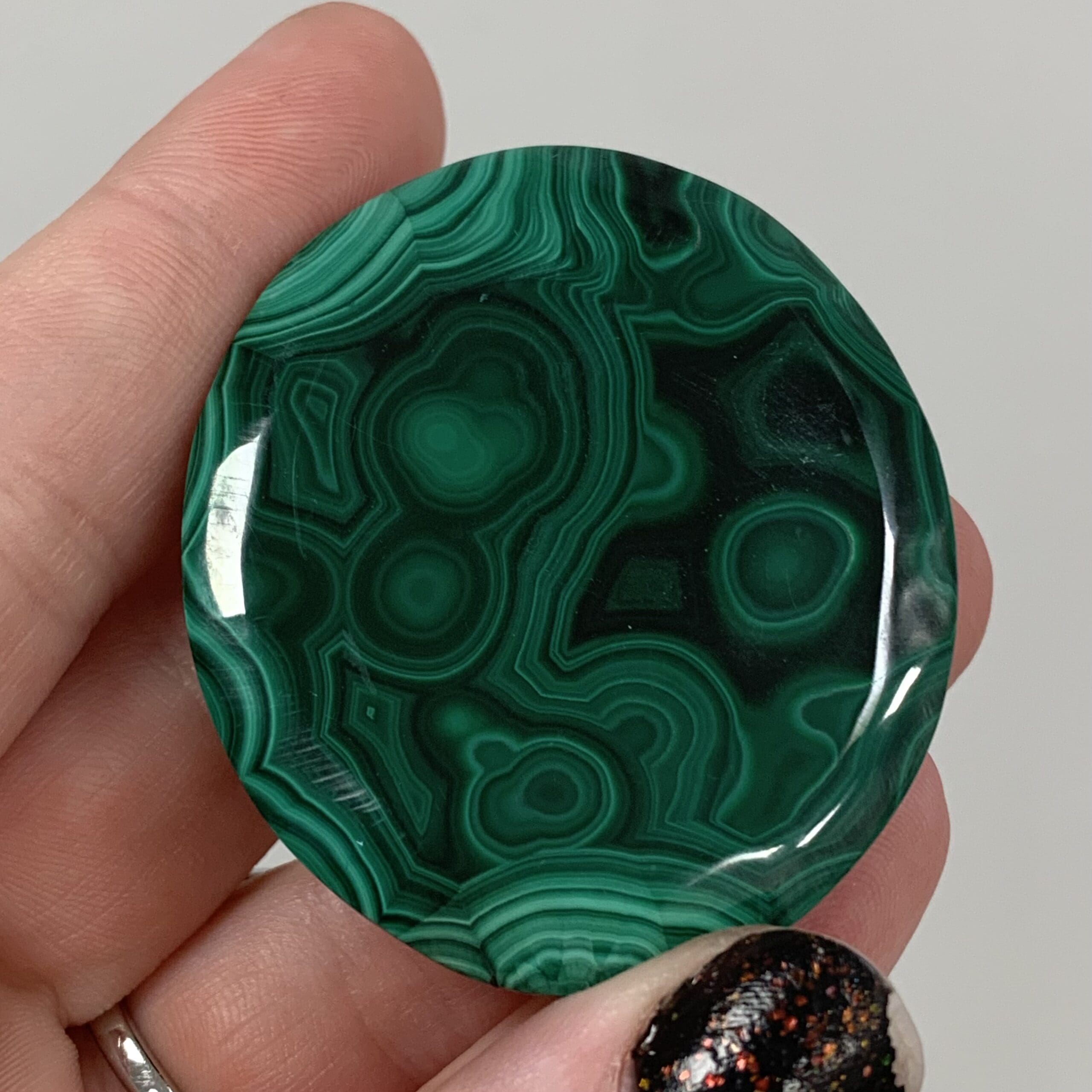 Malachite polished disc palm piece worry stone, healing crystal - Image 2