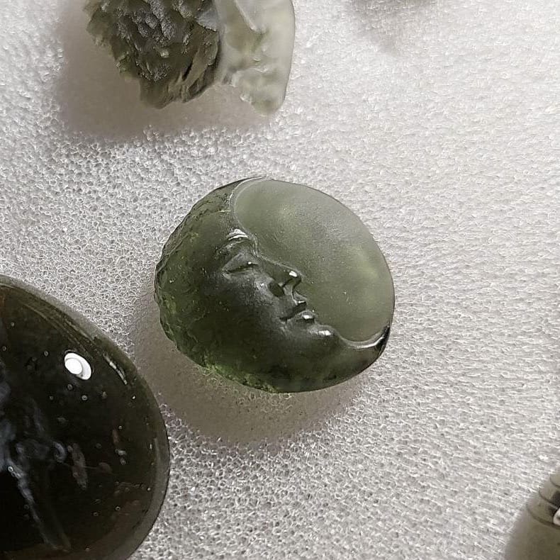 Moldavite (carving) 'moon face' (2.77gr) healing crystal - Image 2