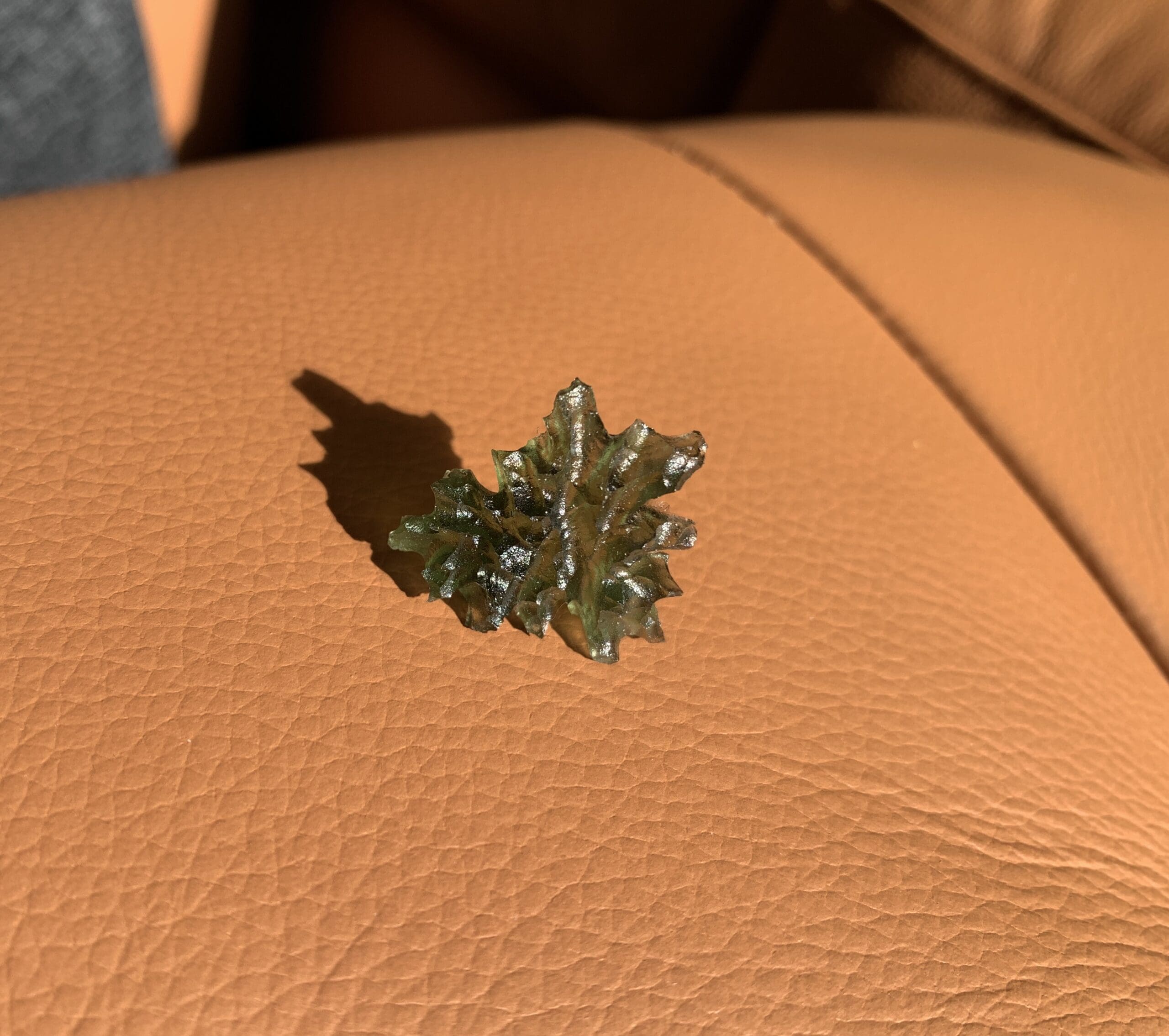 Moldavite (rough) Besednice standing 'wide oak' (2.7gr) - Image 2