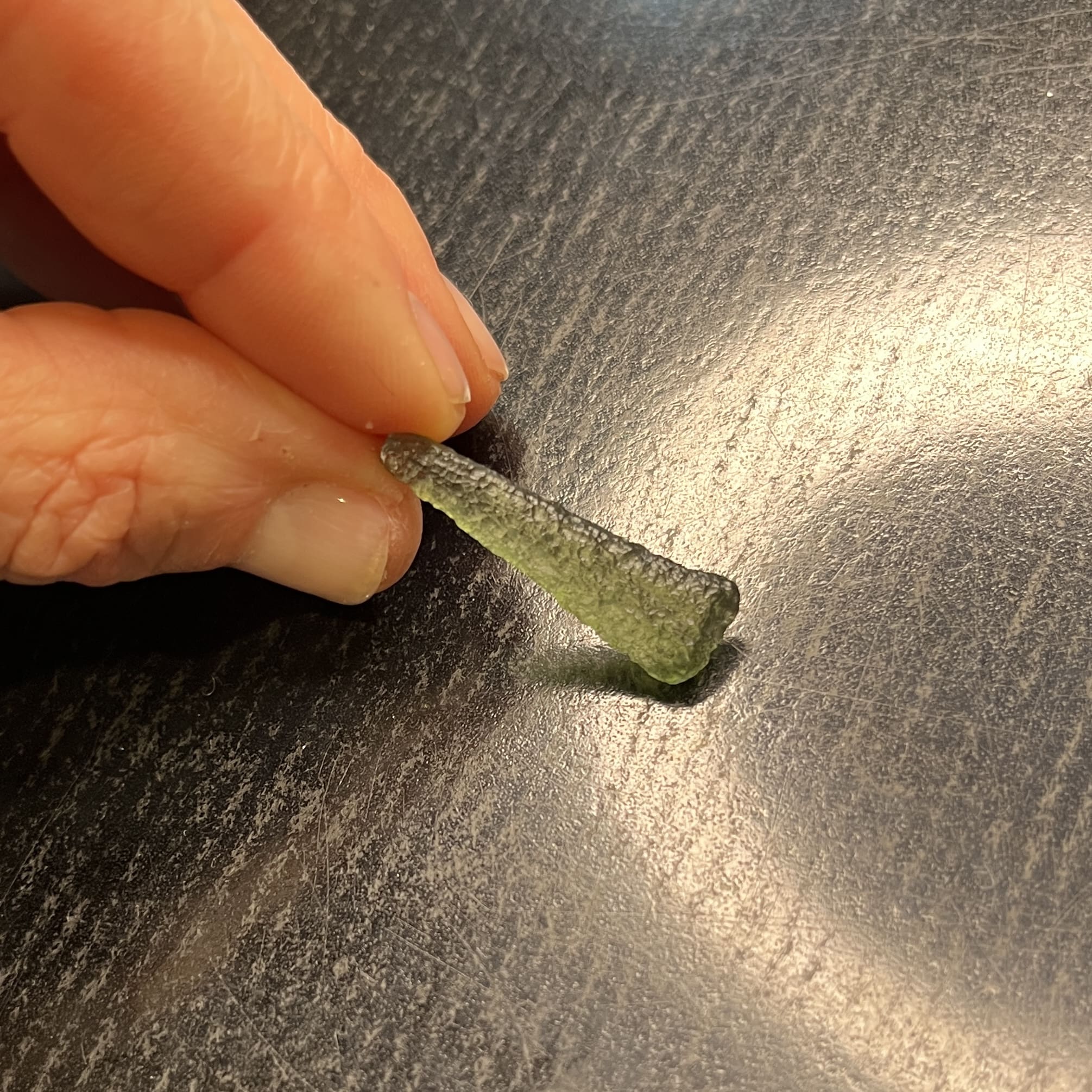 Moldavite (rough) - flat drop (1.11gr) - healing crystal - Image 2