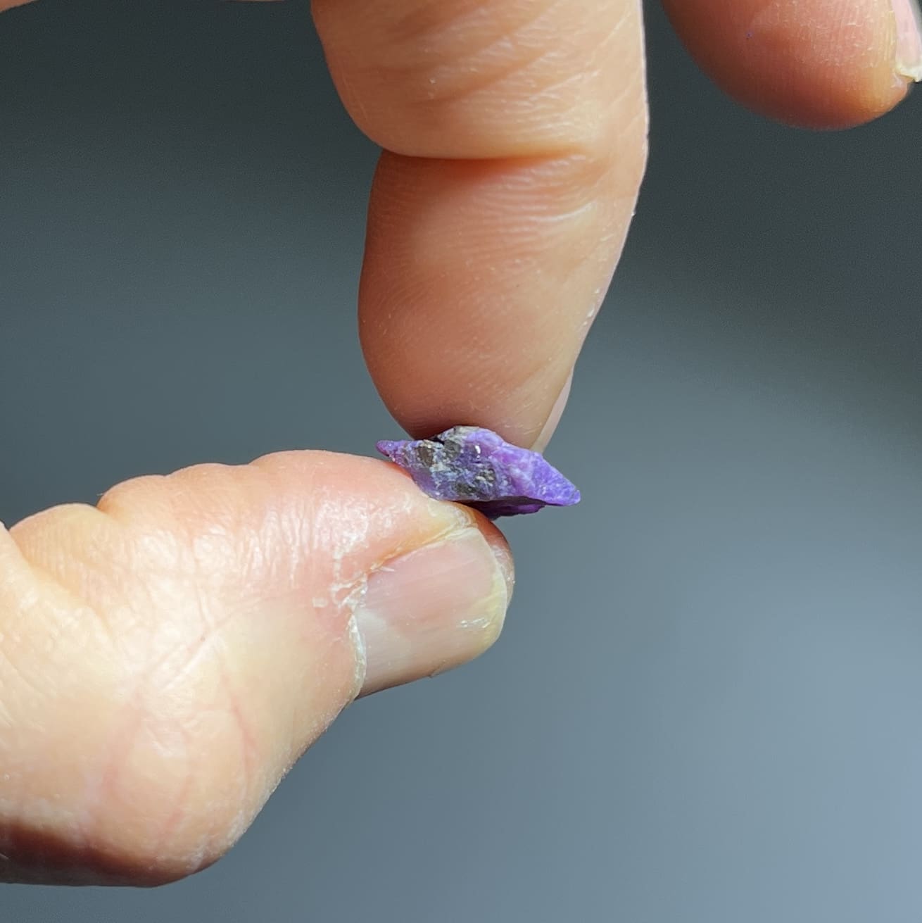 Sugilite (small rough) pink purple flame (3.6ct) healing crystal - Image 5